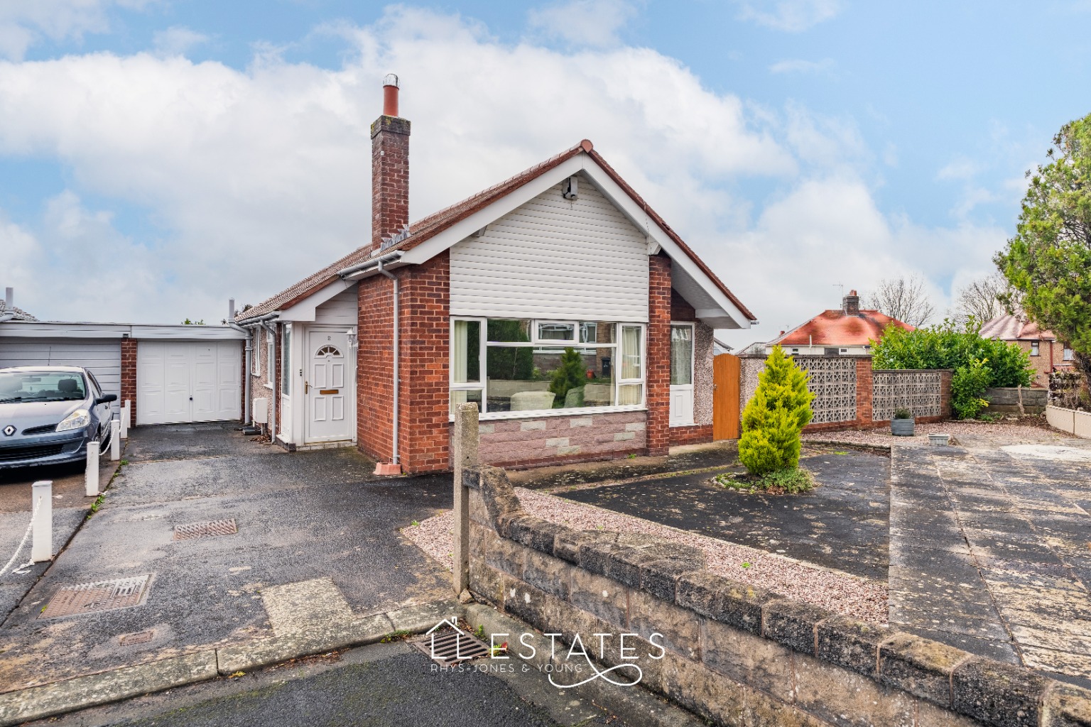 2 bed detached bungalow for sale in Linden Close, Prestatyn, Denbighshire, LL19 9EG  - Property Image 1