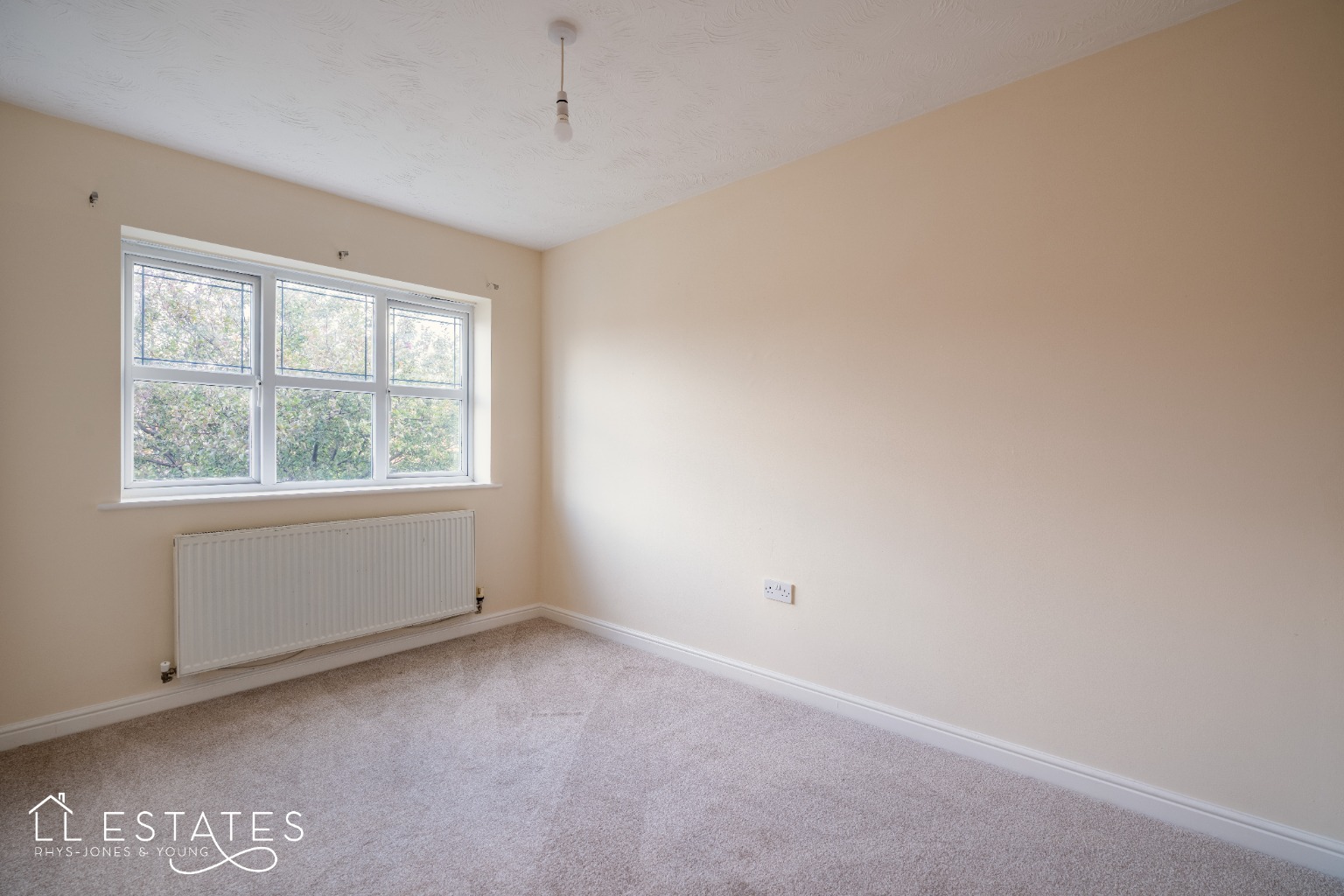 3 bed terraced house for sale in Ffordd Pant y Celyn 4