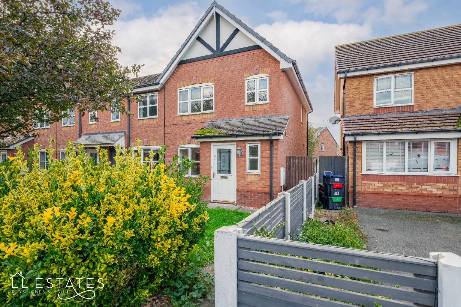3 bed terraced house for sale in Ffordd Pant y Celyn