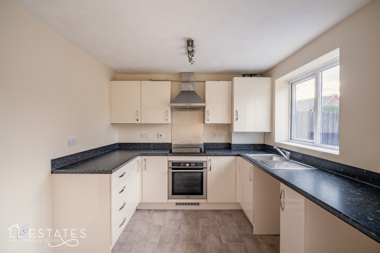3 bed terraced house for sale in Ffordd Pant y Celyn 1