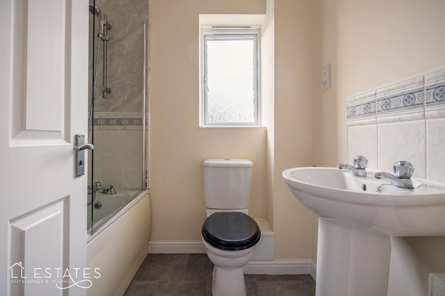 3 bed terraced house for sale in Ffordd Pant y Celyn 7