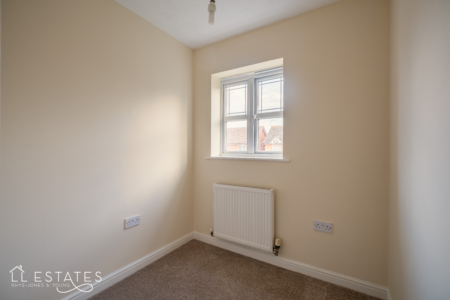 3 bed terraced house for sale in Ffordd Pant y Celyn 6