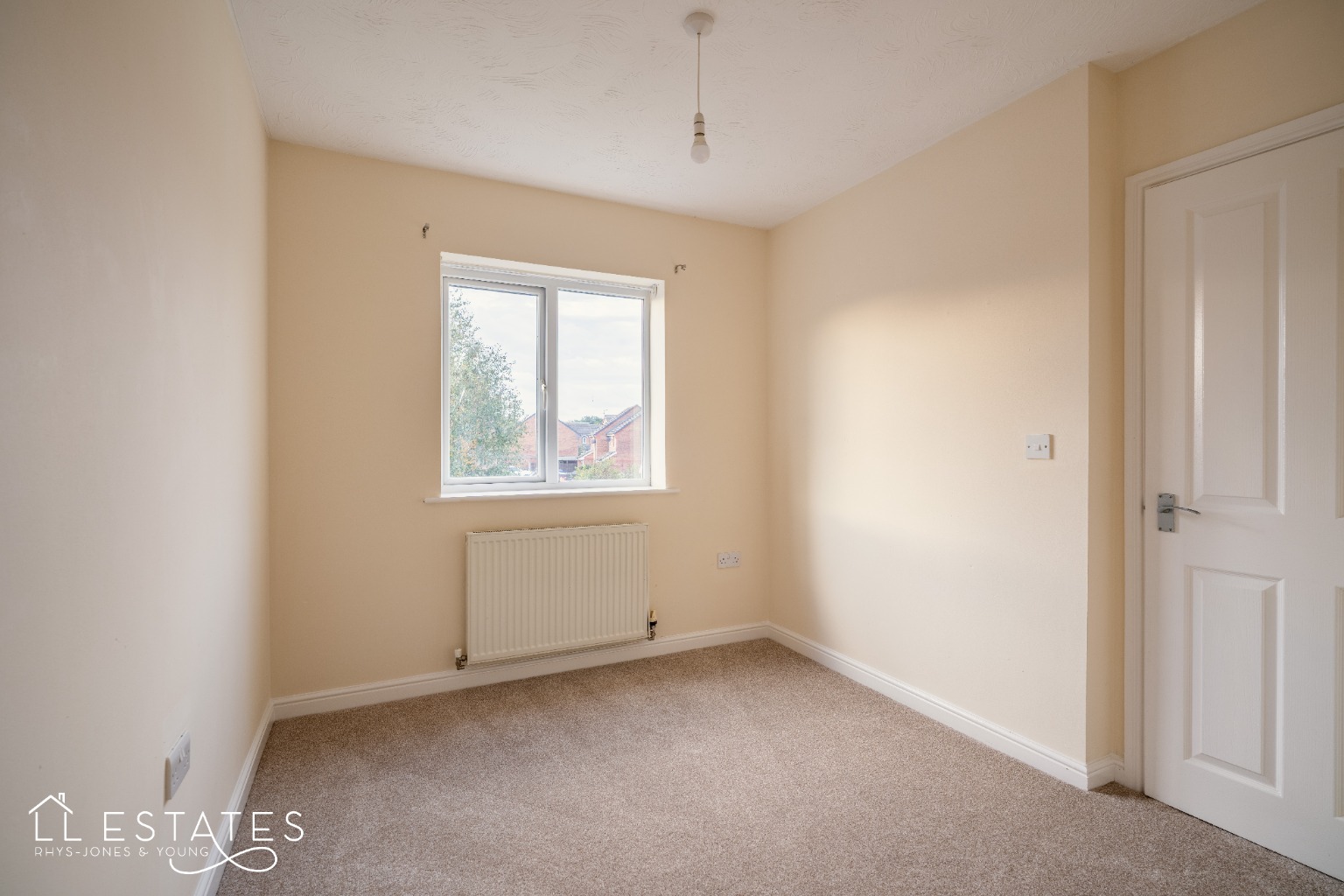 3 bed terraced house for sale in Ffordd Pant y Celyn 5