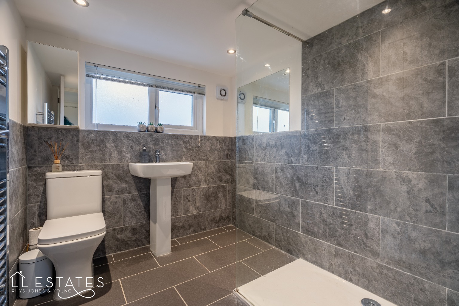 4 bed detached bungalow for sale in Nant Close, Rhuddlan 9
