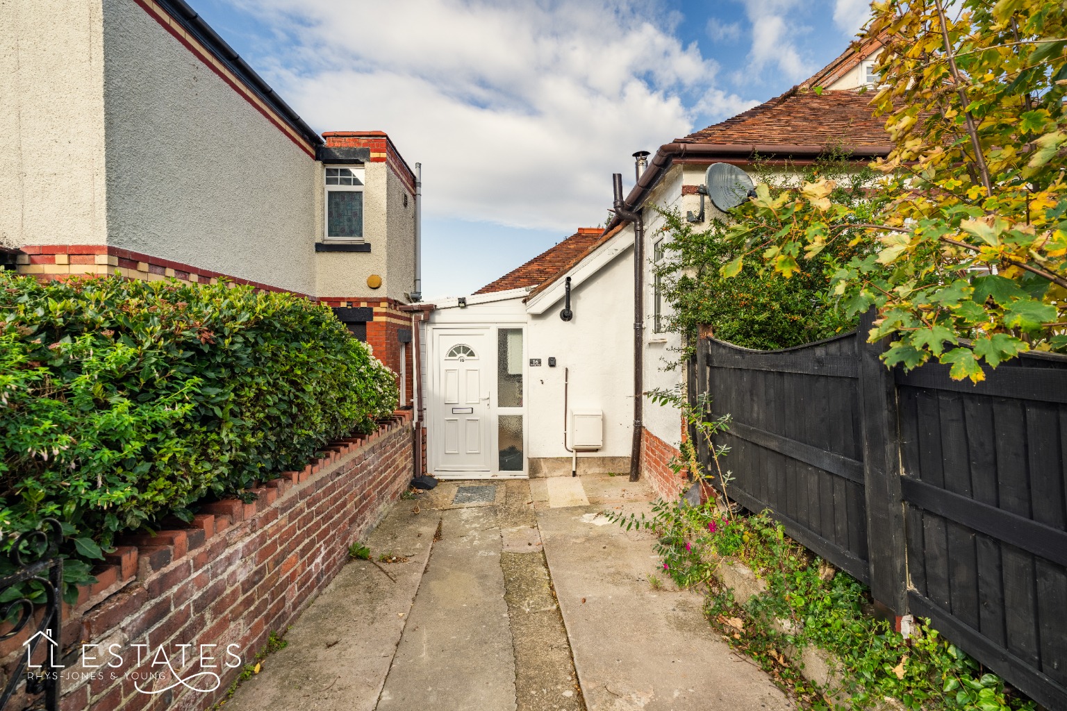 1 bed semi-detached bungalow for sale in Melyd Avenue, Prestatyn - Property Image 1