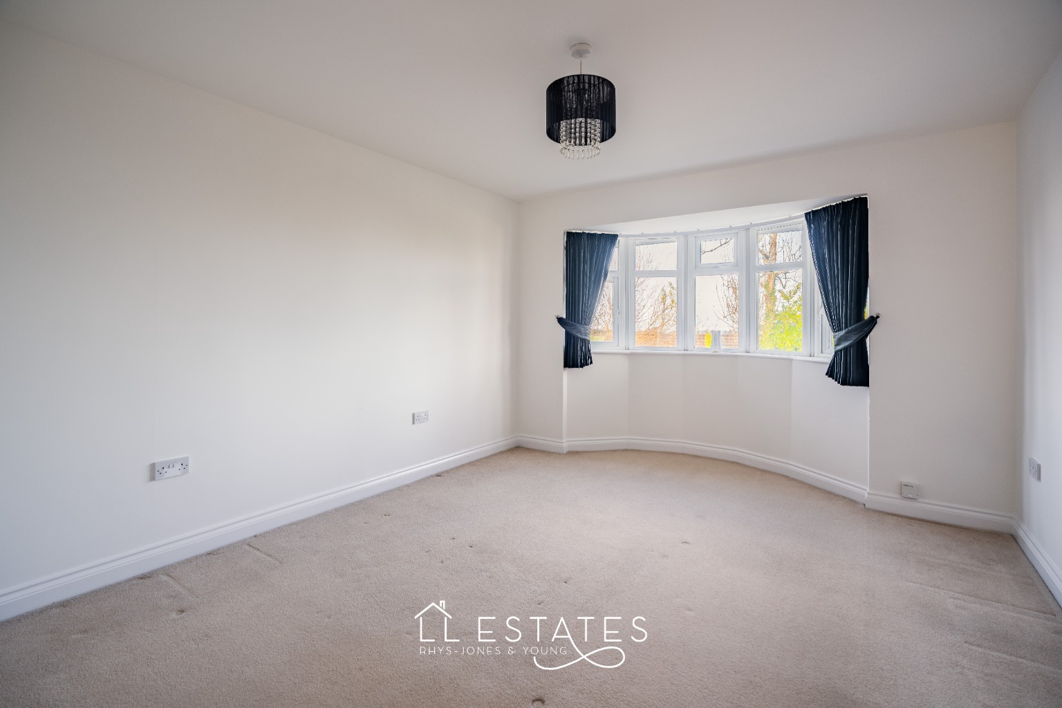 4 bed detached house for sale in Trelogan, CH8 9BY 4