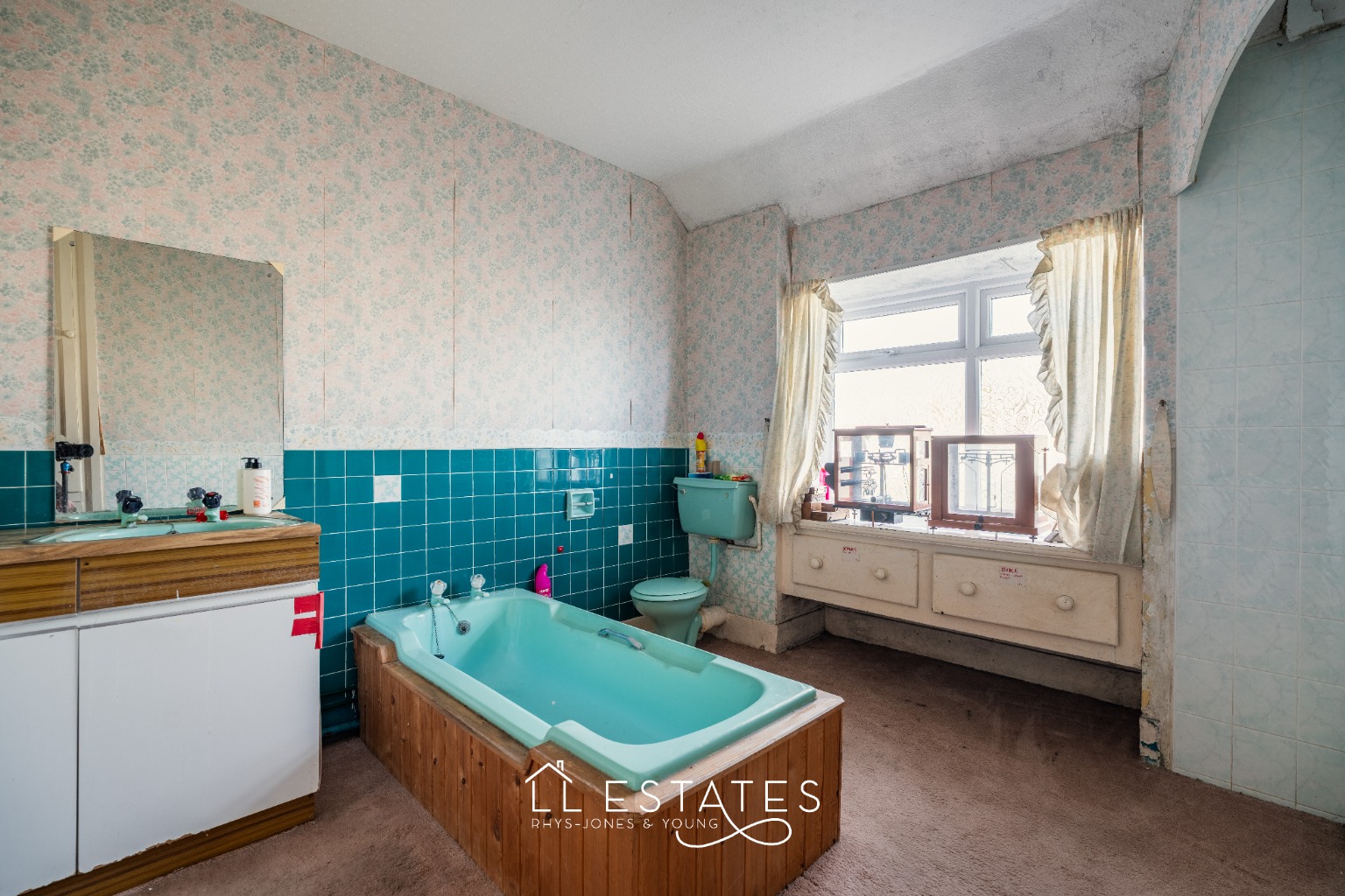 4 bed detached bungalow for sale in Warren Drive, Prestatyn, Denbighshire, LL19  - Property Image 9