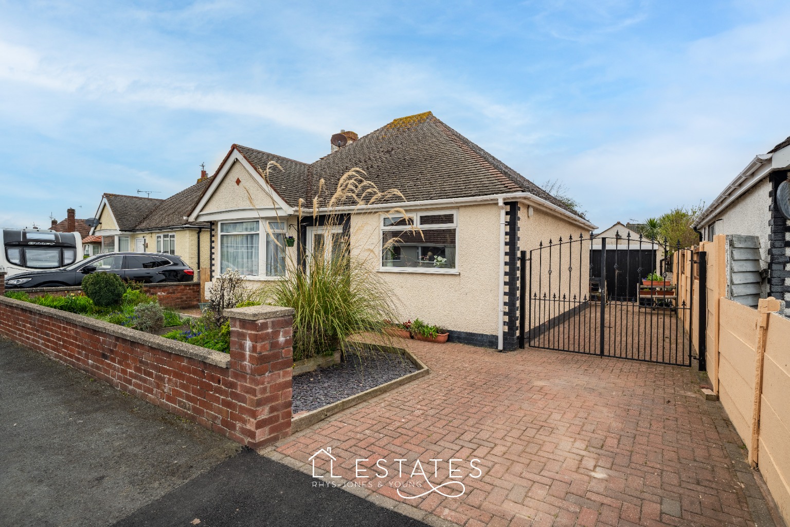 3 bed detached bungalow for sale in Moelwyn Avenue West, Kinmel Bay, LL18 5DR  - Property Image 1