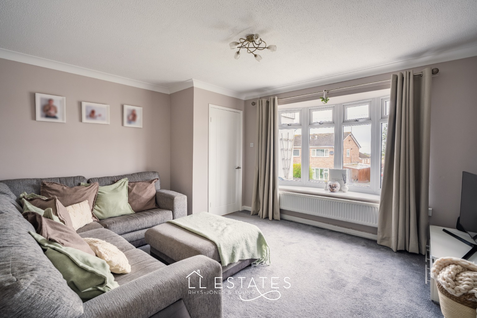 3 bed link detached house for sale in Llwyn Onn, St. Asaph 1