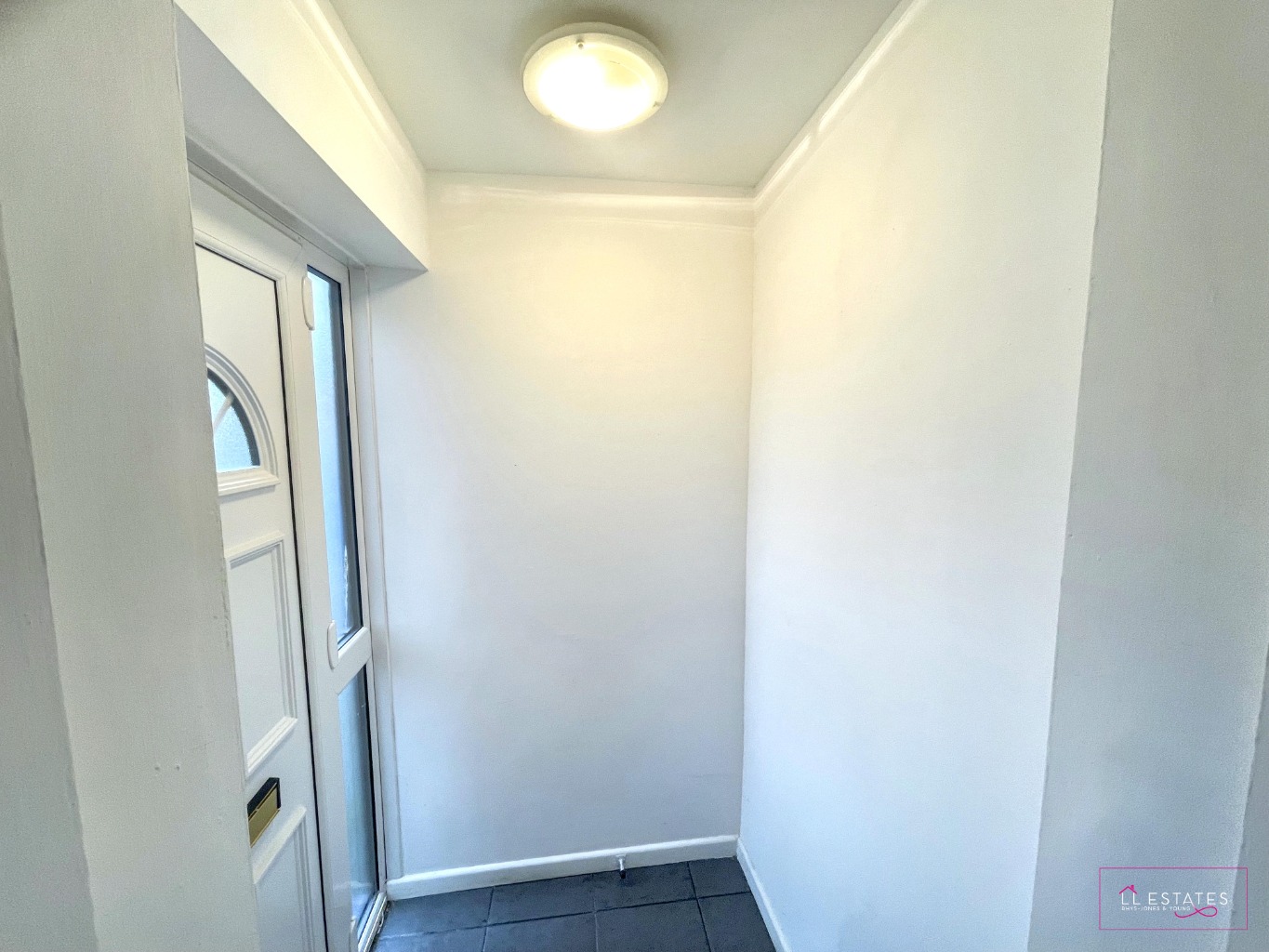 1 bed flat for sale in Llys Arthur, Towyn, LL22 9PH  - Property Image 8