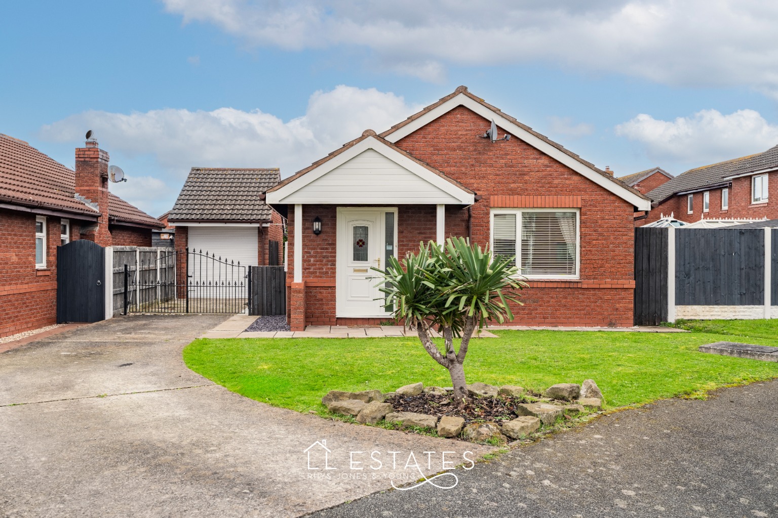 2 bed detached bungalow for sale in Lon Celynnen, Rhyl, LL18 4LZ