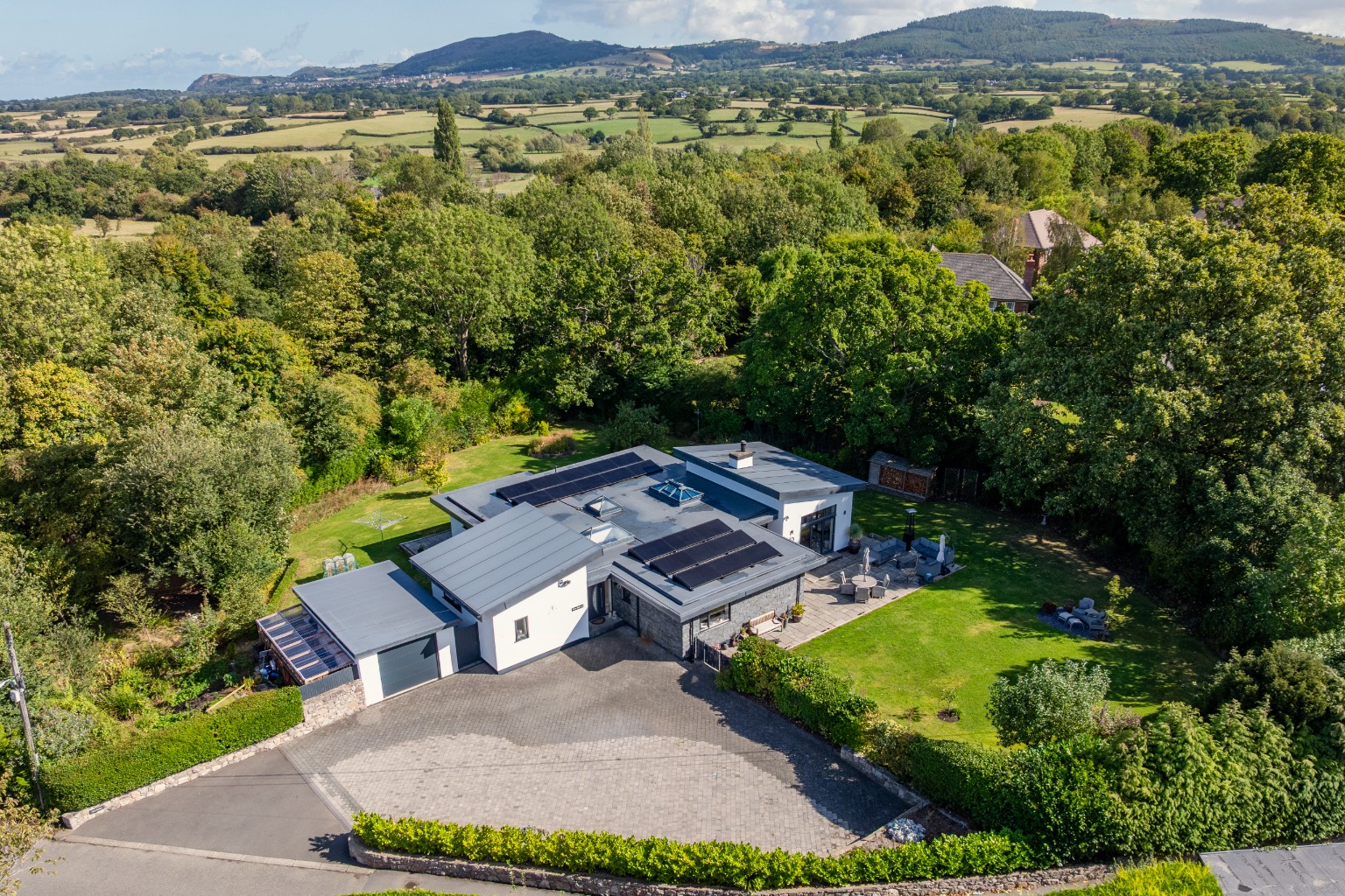 4 bed detached bungalow for sale in Mount Road, St. Asaph, LL17 0DH  - Property Image 1
