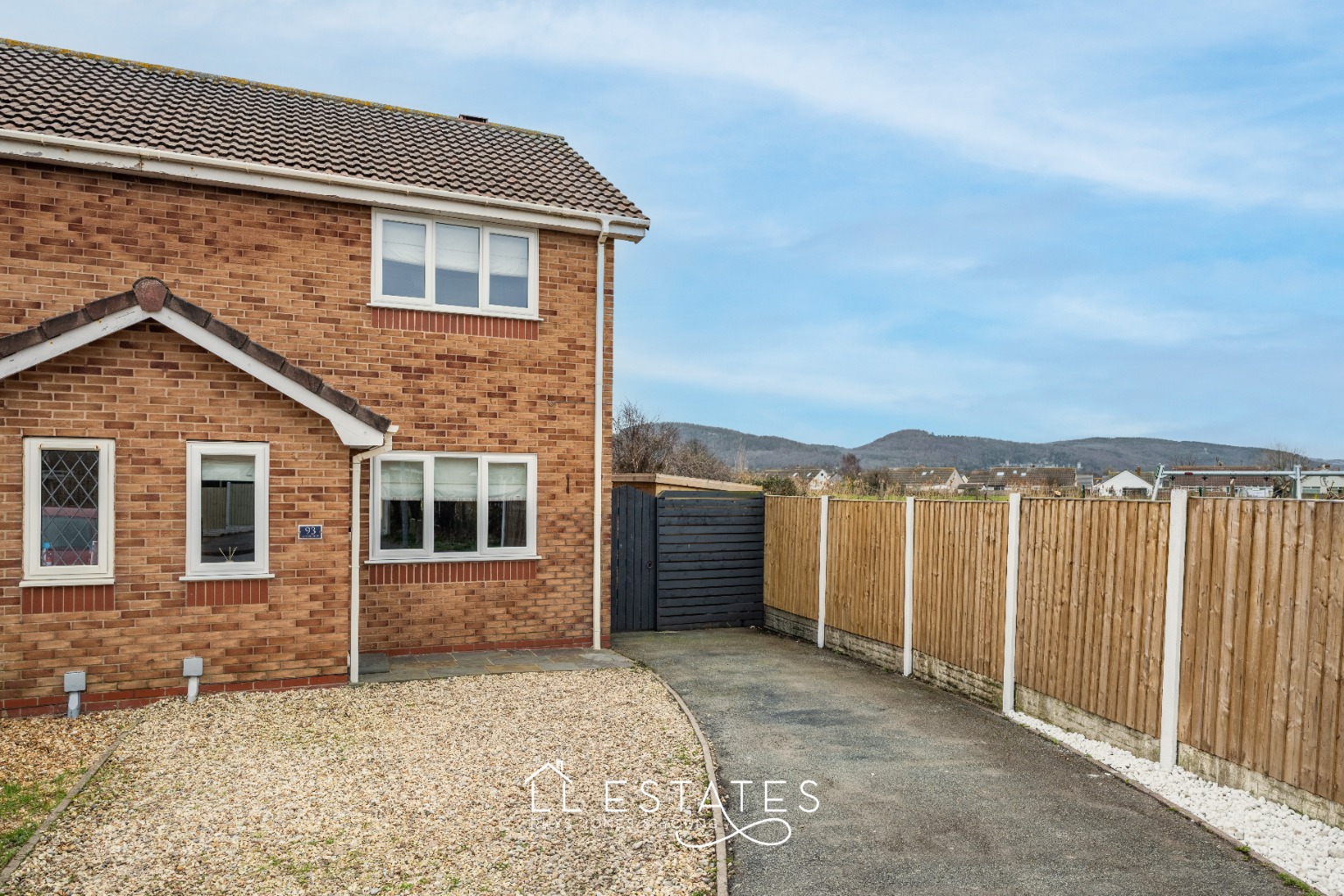 2 bed semi-detached house for sale in Lon Glanfor, Belgrano, LL22 9YQ - Property Image 1