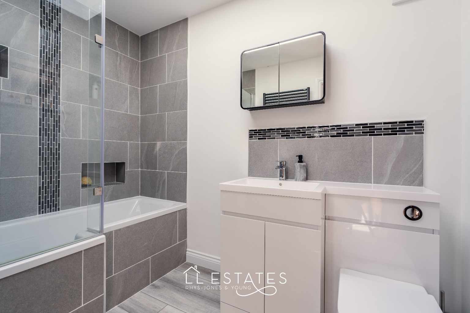 3 bed detached bungalow for sale in Dyserth Road, Rhyl, LL18 4DT  - Property Image 9
