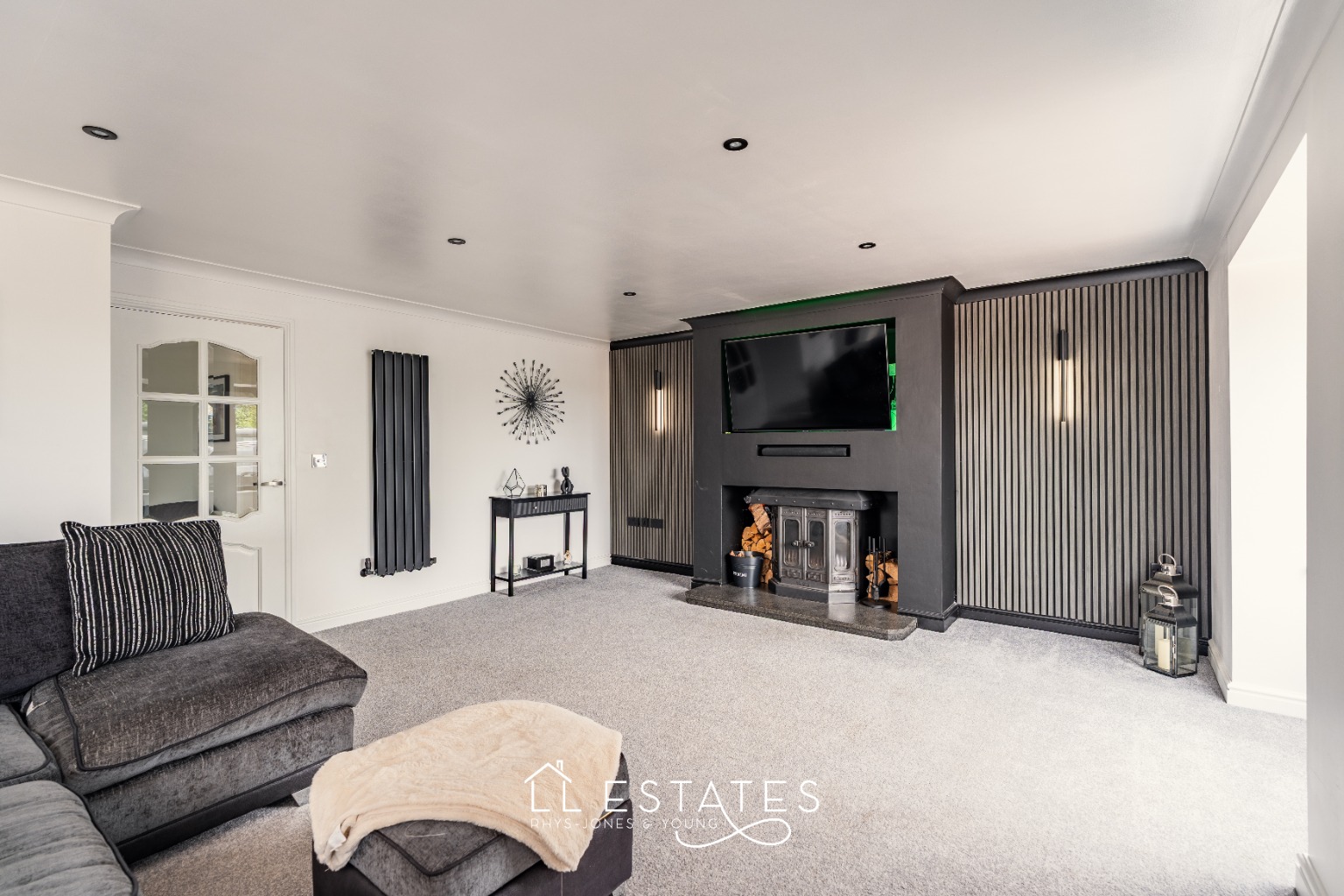 4 bed detached house for sale in The Views, Upper Denbigh Road, St. Asaph, Denbighshire, LL17 0BG  - Property Image 2