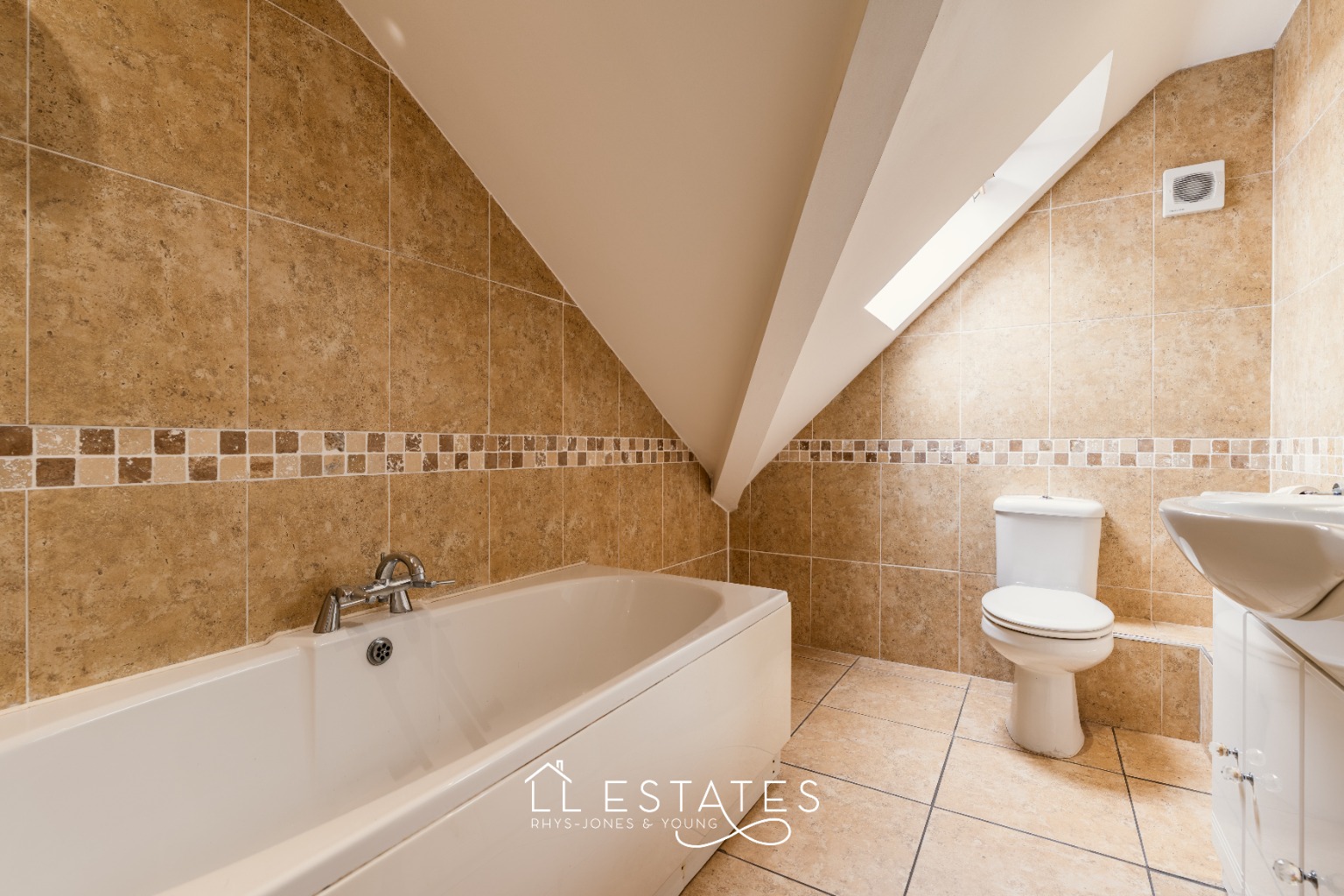 4 bed detached house for sale in The Views, Upper Denbigh Road, St. Asaph, Denbighshire, LL17 0BG  - Property Image 16