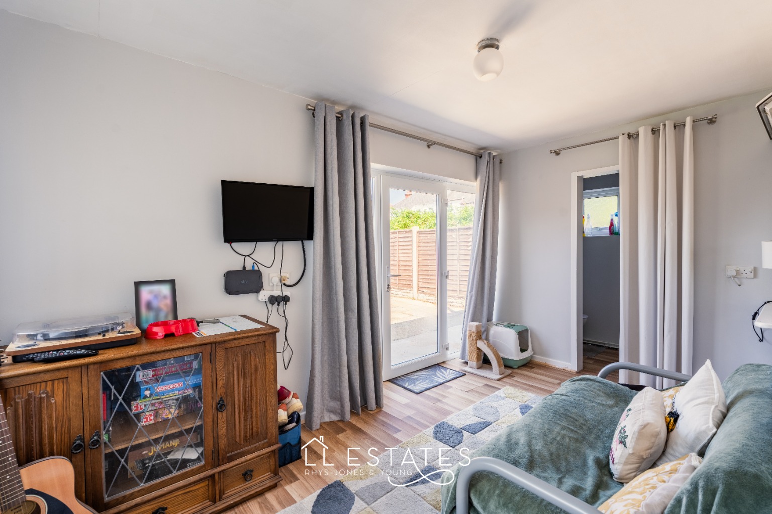 3 bed terraced house for sale in 48, Prince Edward Avenue, Rhyl, LL18 4PY  - Property Image 5