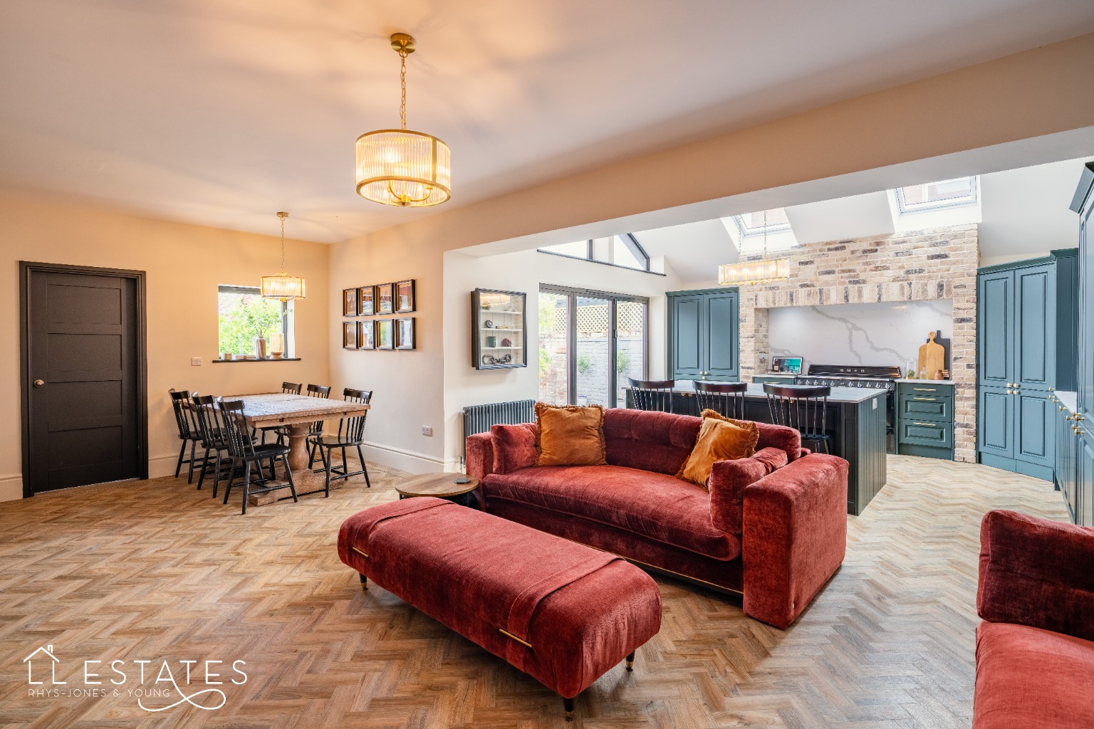 5 bed semi-detached house for sale in 20, Queens Walk, Rhyl, LL18 3NG  - Property Image 5