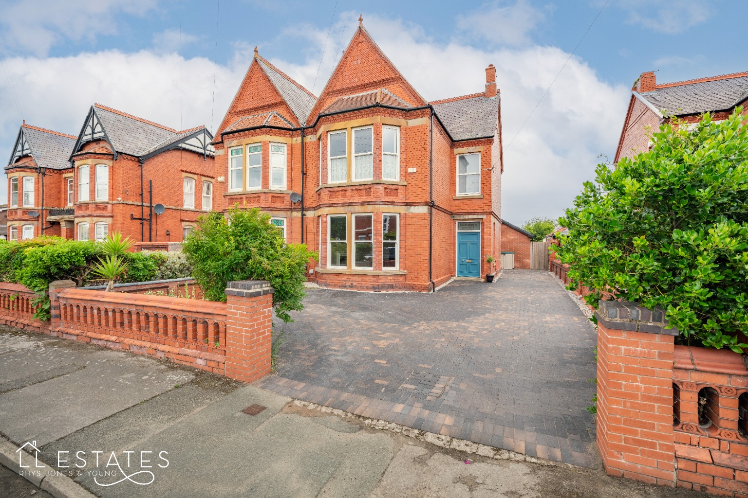 5 bed semi-detached house for sale in 20, Queens Walk, Rhyl, LL18 3NG  - Property Image 1