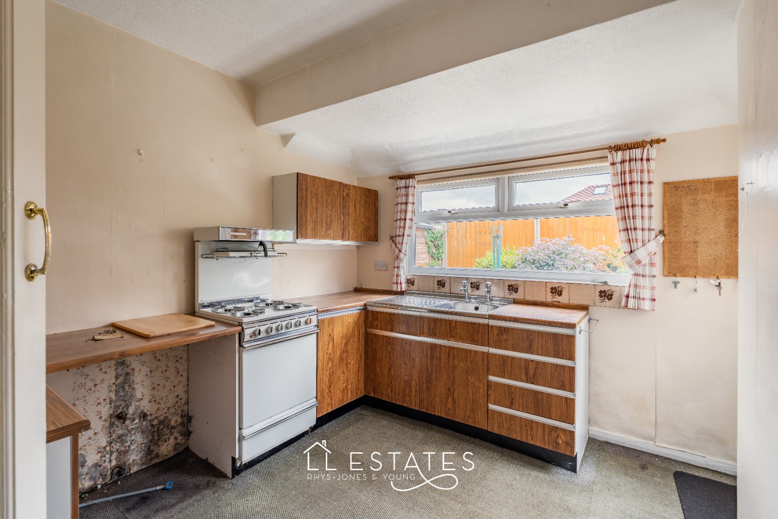 3 bed semi-detached house for sale in Hillside Avenue, Old Colwyn, LL29 9UB  - Property Image 4
