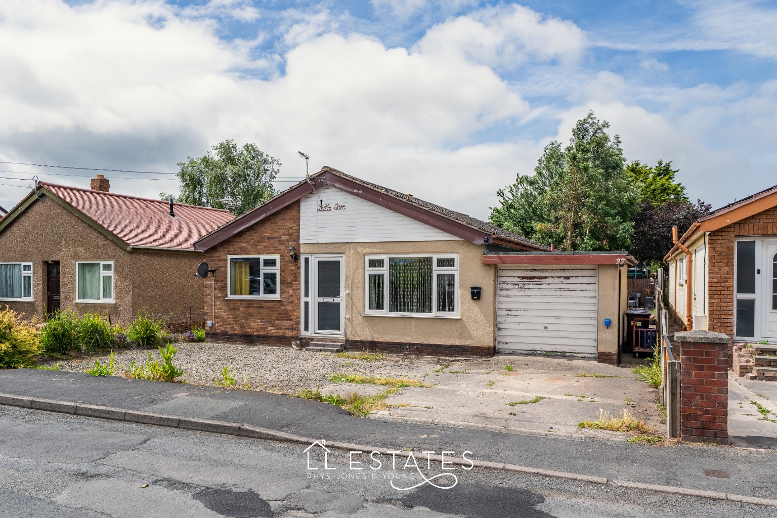 3 bed detached bungalow for sale in 32 Llugwy Road, Kinmel Bay, Conwy, LL18 5LD - Property Image 1