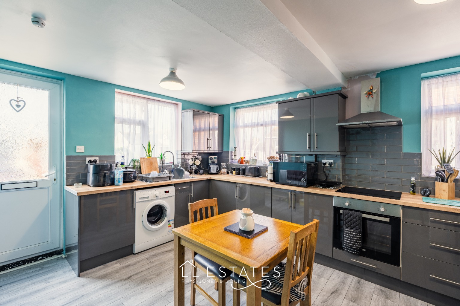 2 bed hairdresser/barber shop for sale in Prestatyn, Denbighshire, LL19 8