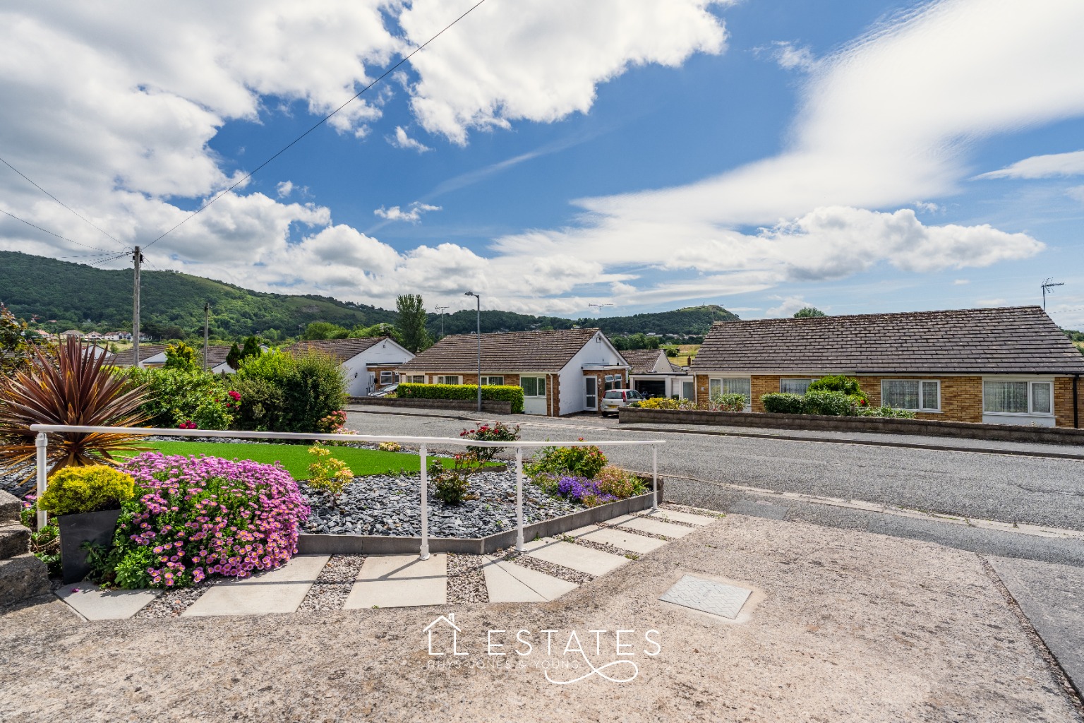 2 bed semi-detached bungalow for sale in 39 St. Chads Way, Prestatyn, Denbighshire, LL19 8SN  - Property Image 2