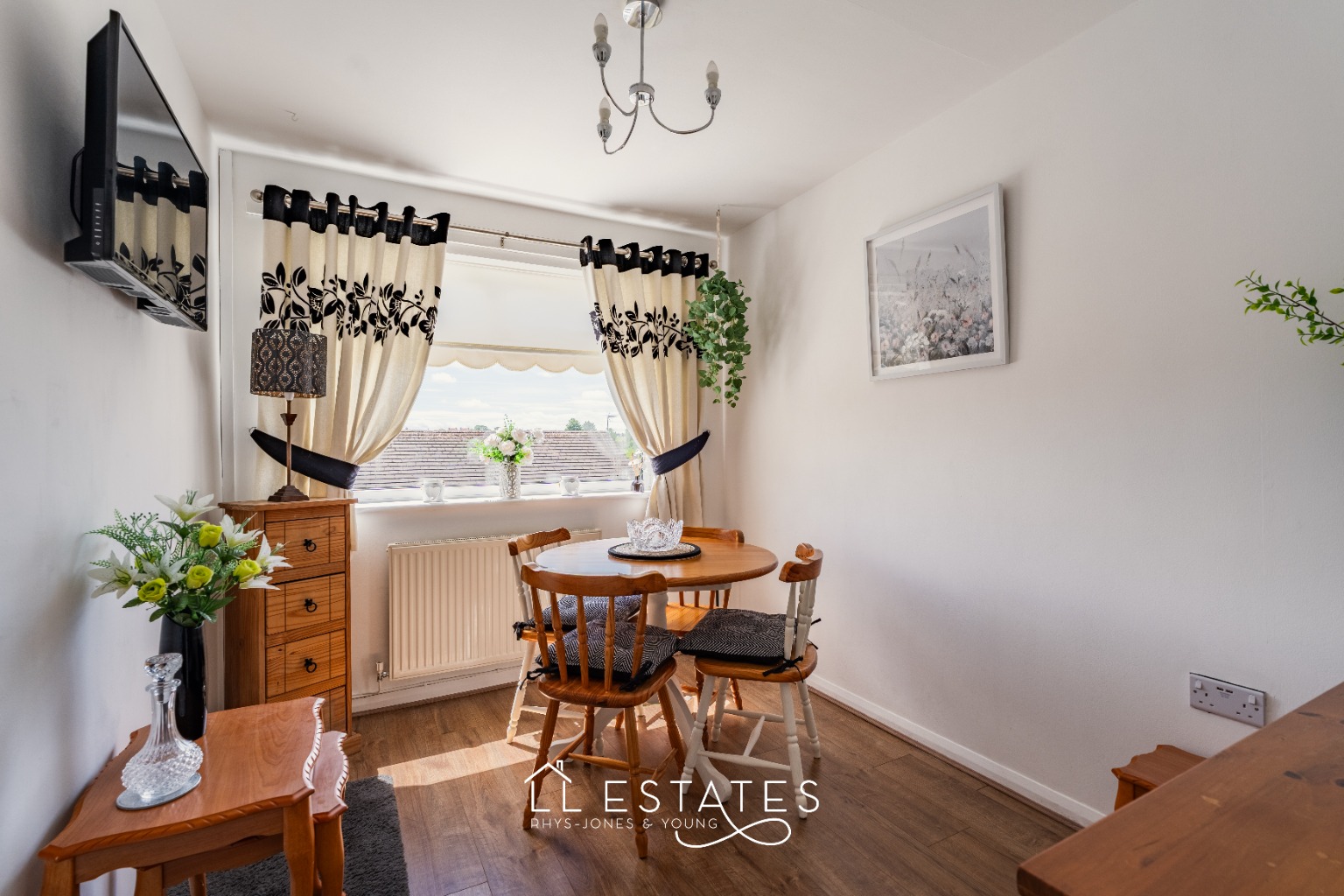 2 bed semi-detached bungalow for sale in 39 St. Chads Way, Prestatyn, Denbighshire, LL19 8SN  - Property Image 7