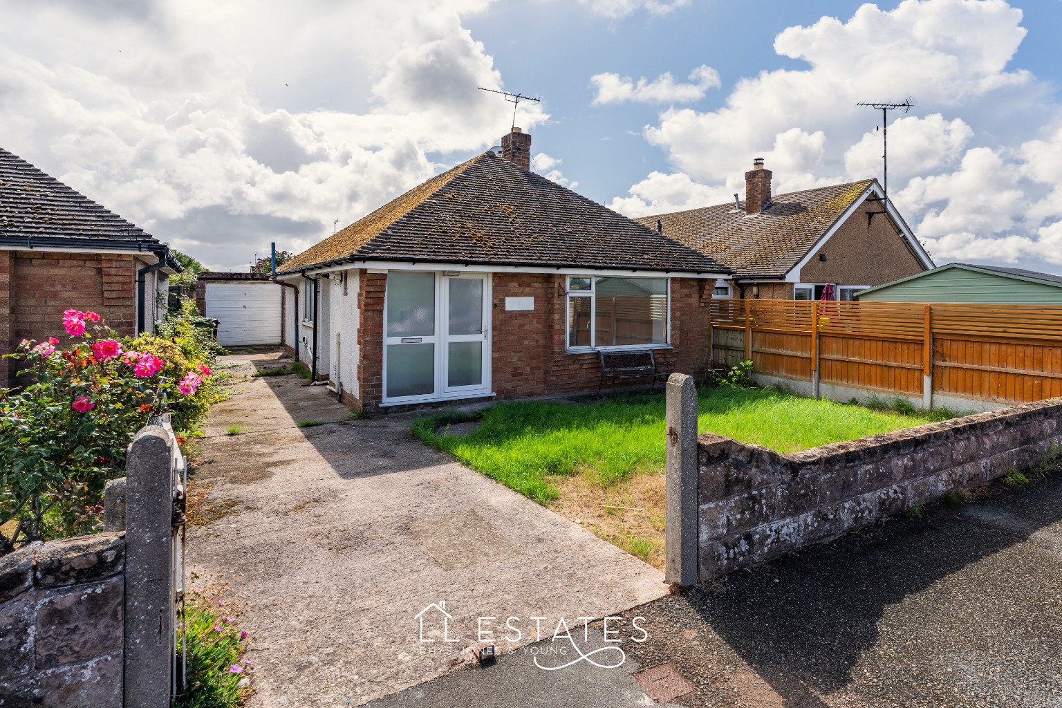 2 bed detached bungalow for sale in 1 Woodside Gardens, Rhyl, Denbighshire, LL18 2NW - Property Image 1