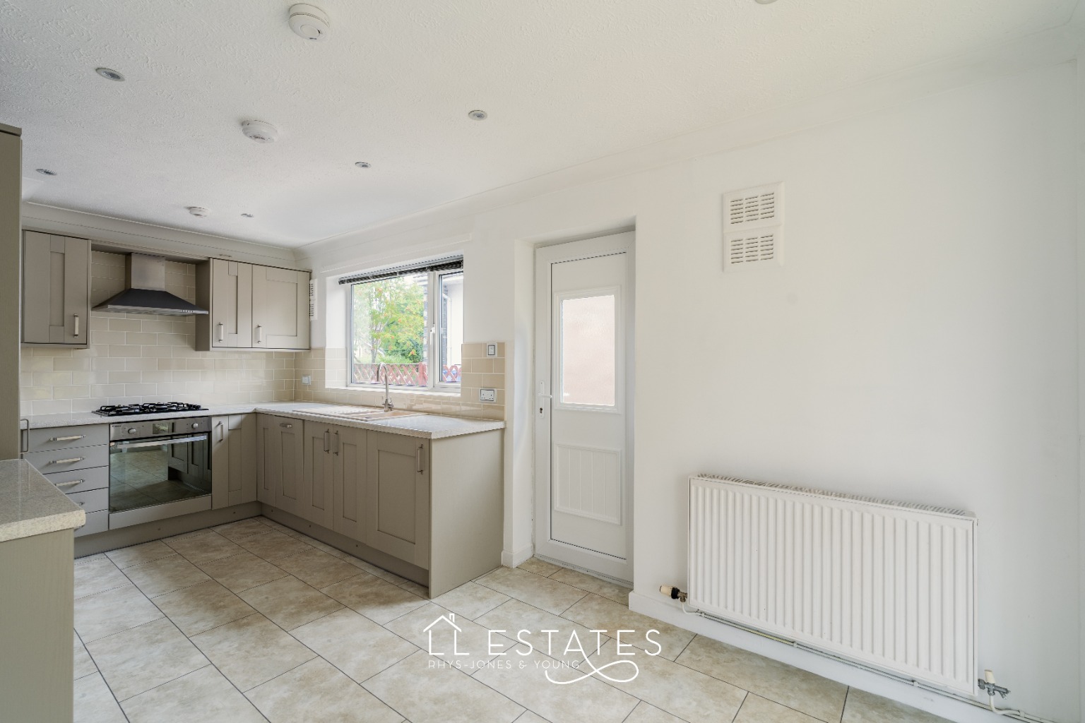 2 bed detached bungalow for sale in 12 Llys Clwyd, St. Asaph, Denbighshire, LL17 0UA 3