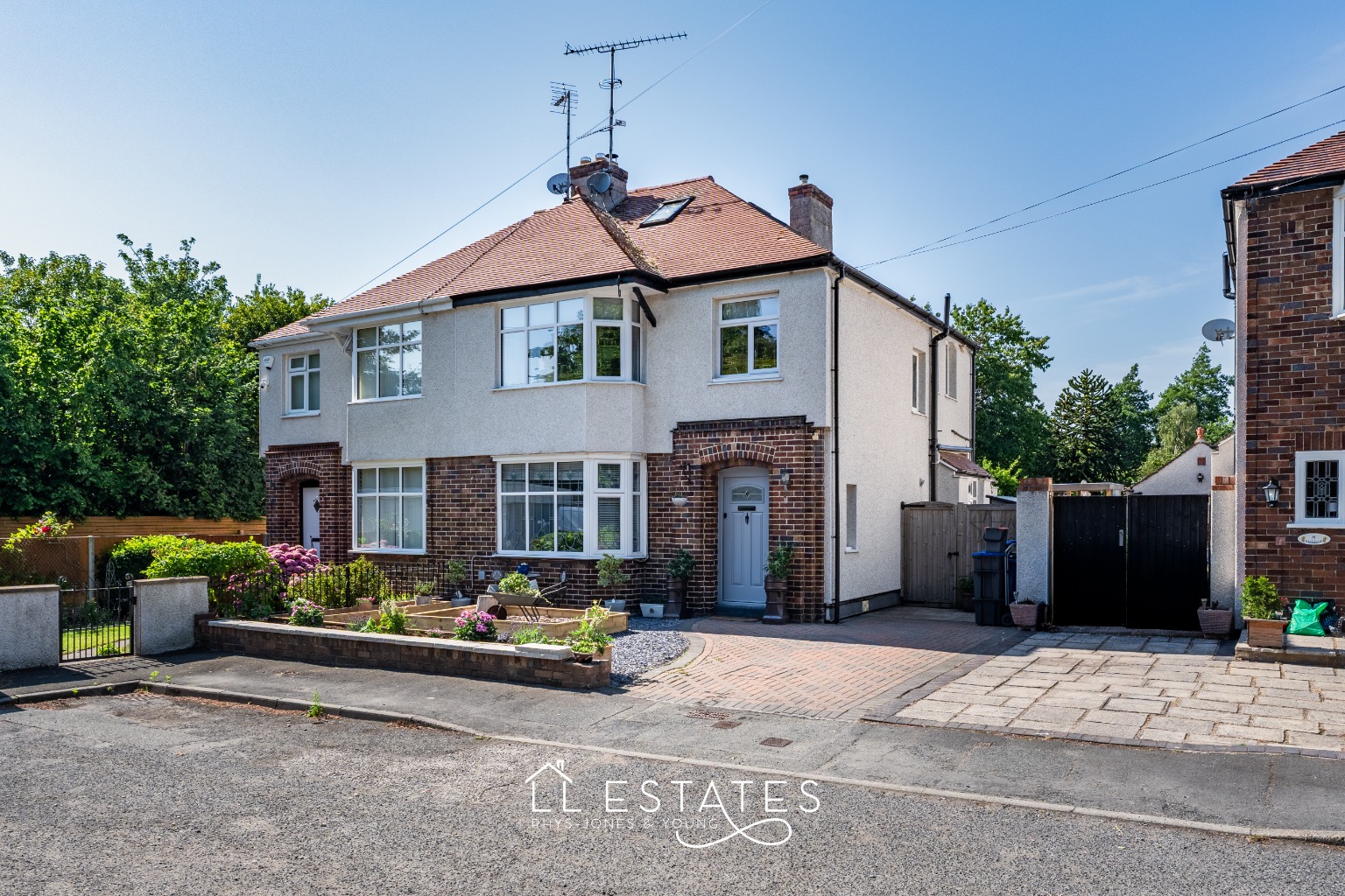 3 bed semi-detached house for sale in Elmsway Drive, Prestatyn,  LL19 8SR - Property Image 1