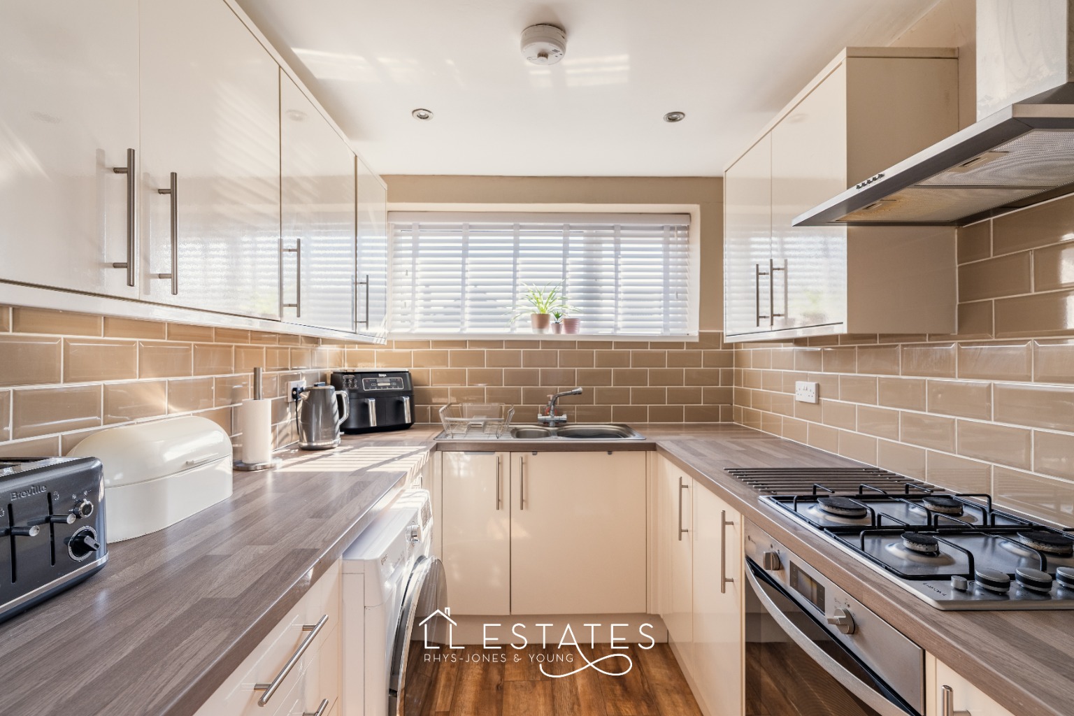 2 bed semi-detached bungalow for sale in Prestatyn, Denbighshire, LL19  - Property Image 3