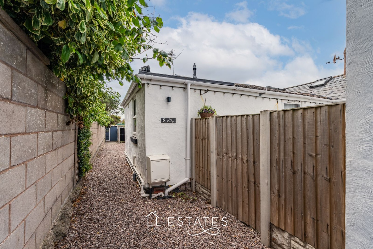 2 bed terraced bungalow for sale in Victoria Lane, Prestatyn, LL19 7UB  - Property Image 1