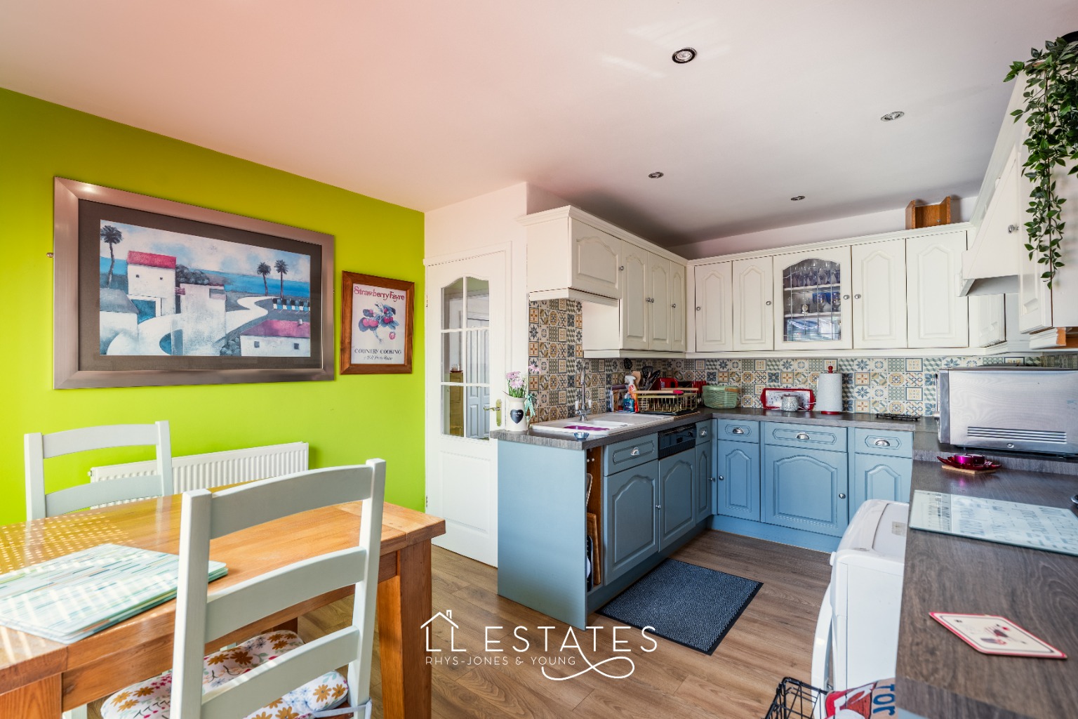 4 bed detached bungalow for sale in 11 Cilgant Eglwys Wen, Bodelwyddan, Denbighshire, LL18 5US 5