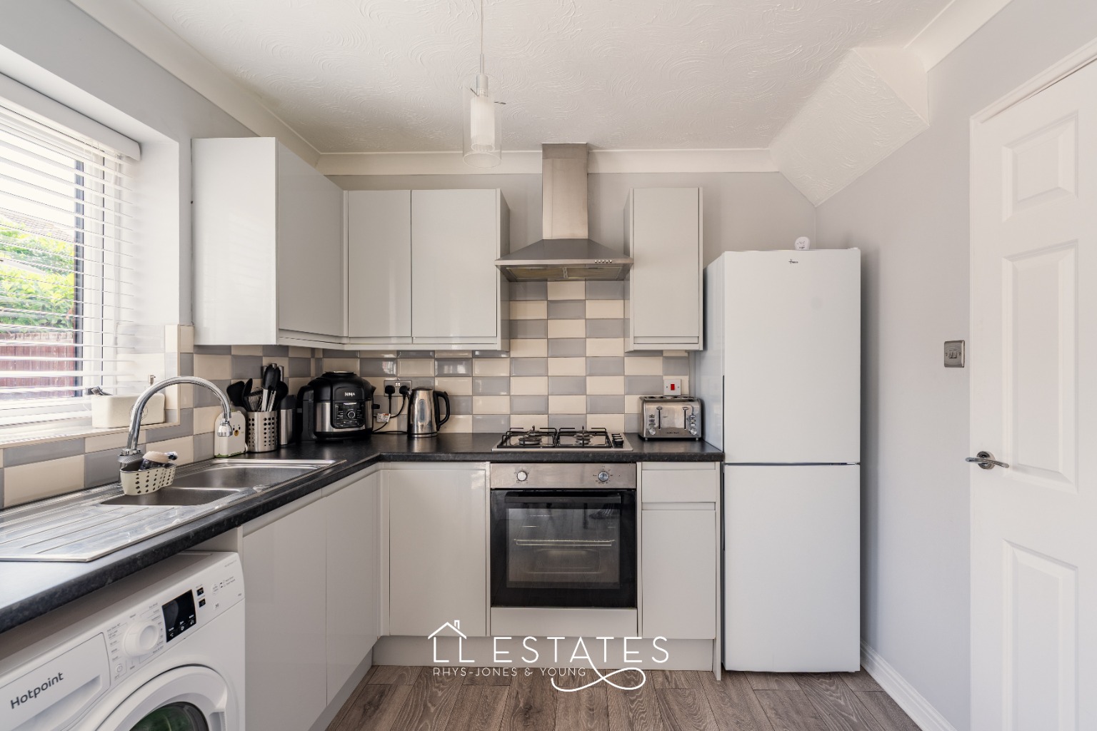 3 bed semi-detached house for sale in Walnut Crescent, Rhyl. LL18 4PQ  - Property Image 4