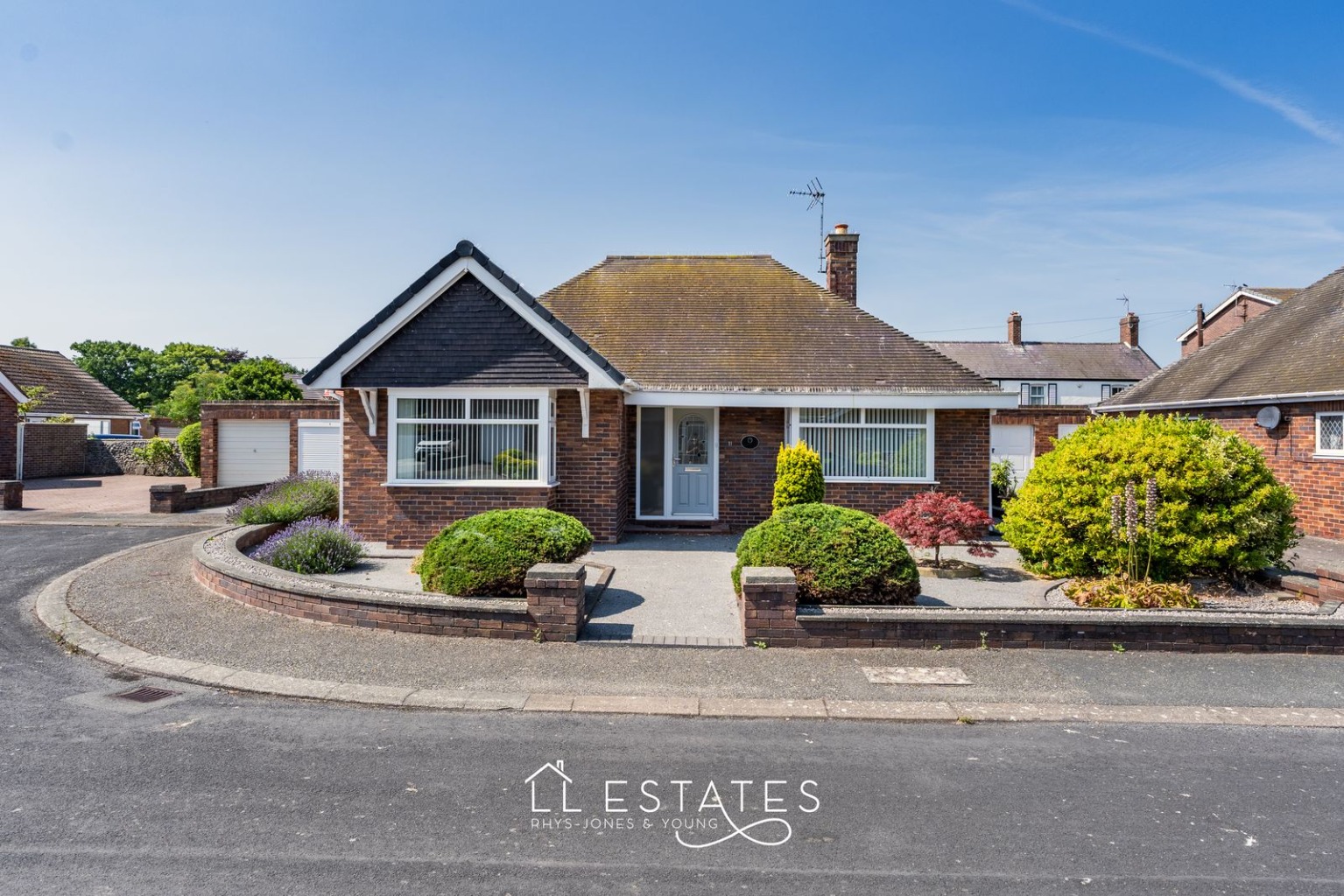 3 bed detached bungalow for sale in Russell Court, Rhyl, Denbighshire, LL18  - Property Image 1