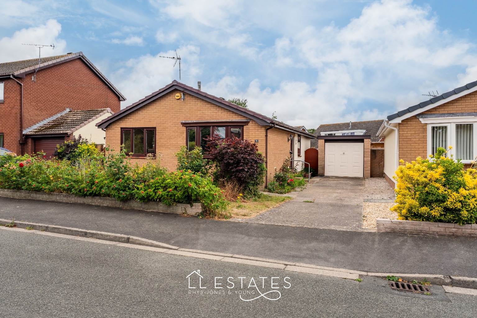 3 bed bungalow for sale in 5, Rhodfa Anwyl, Rhuddlan, LL18 2SQ  - Property Image 1