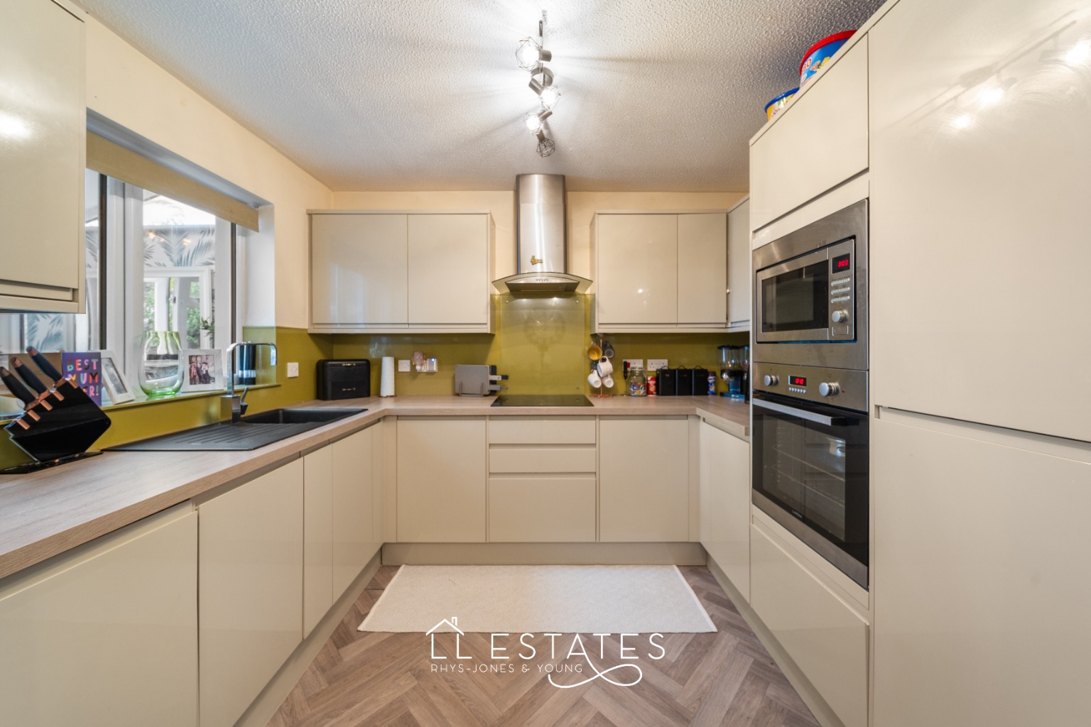 3 bed detached house for sale in Maes Y Gog, Rhyl, Denbighshire, LL18 4QA 2