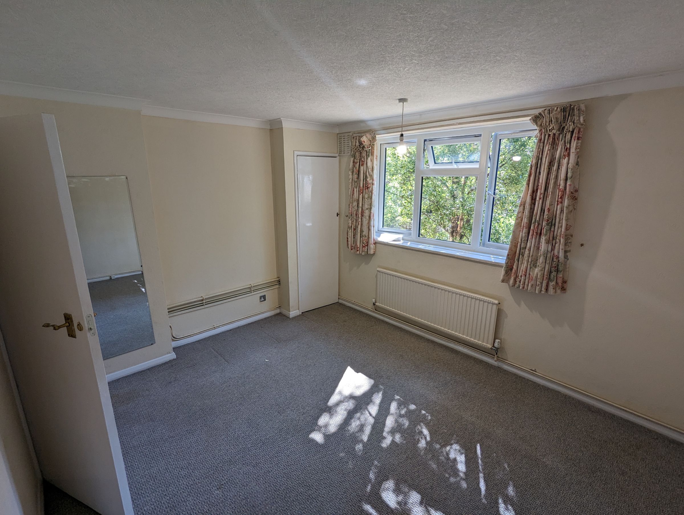 2 bed flat to rent in Roselarge Gardens, Bristol 6