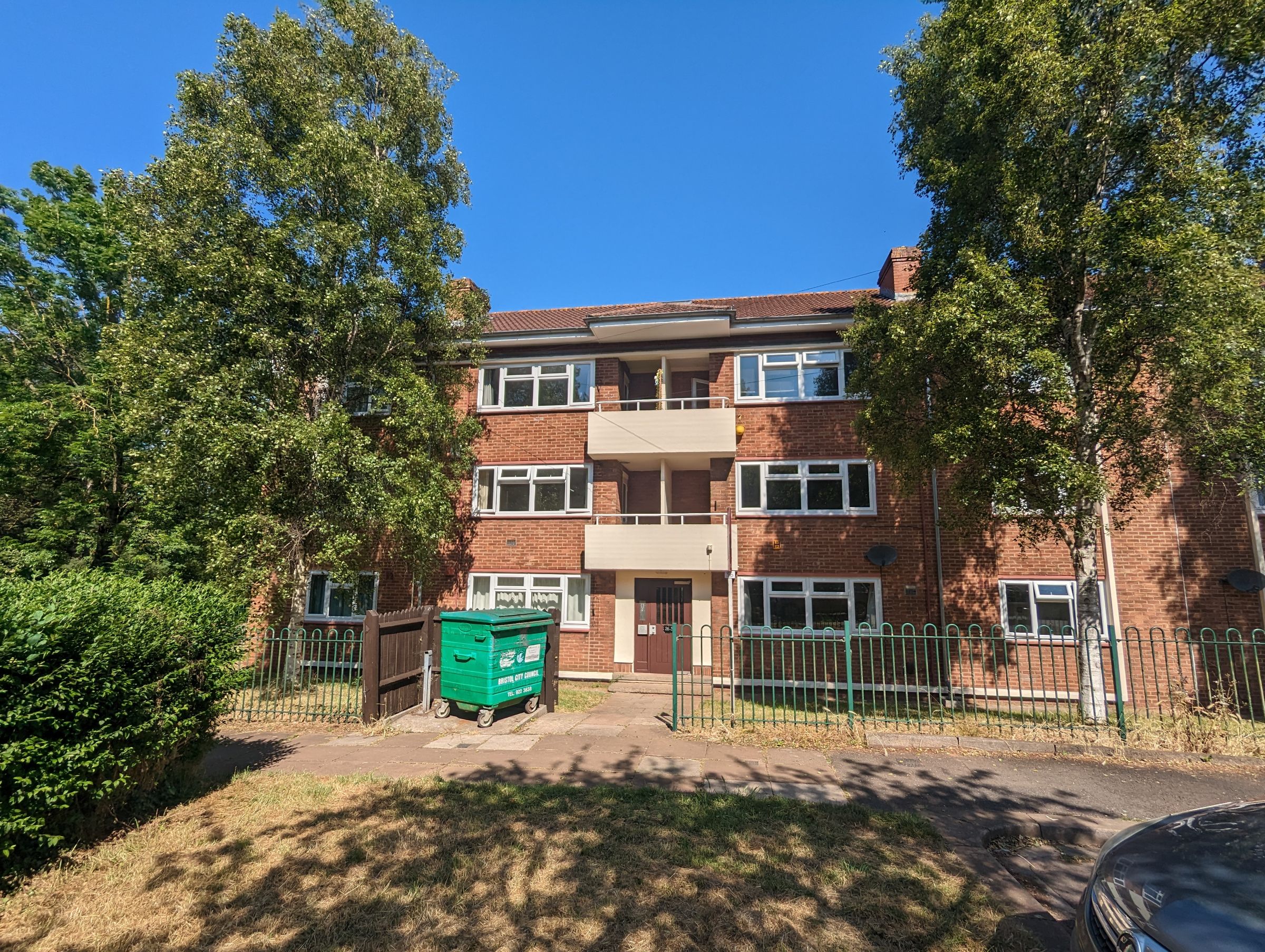 2 bed flat to rent in Roselarge Gardens, Bristol