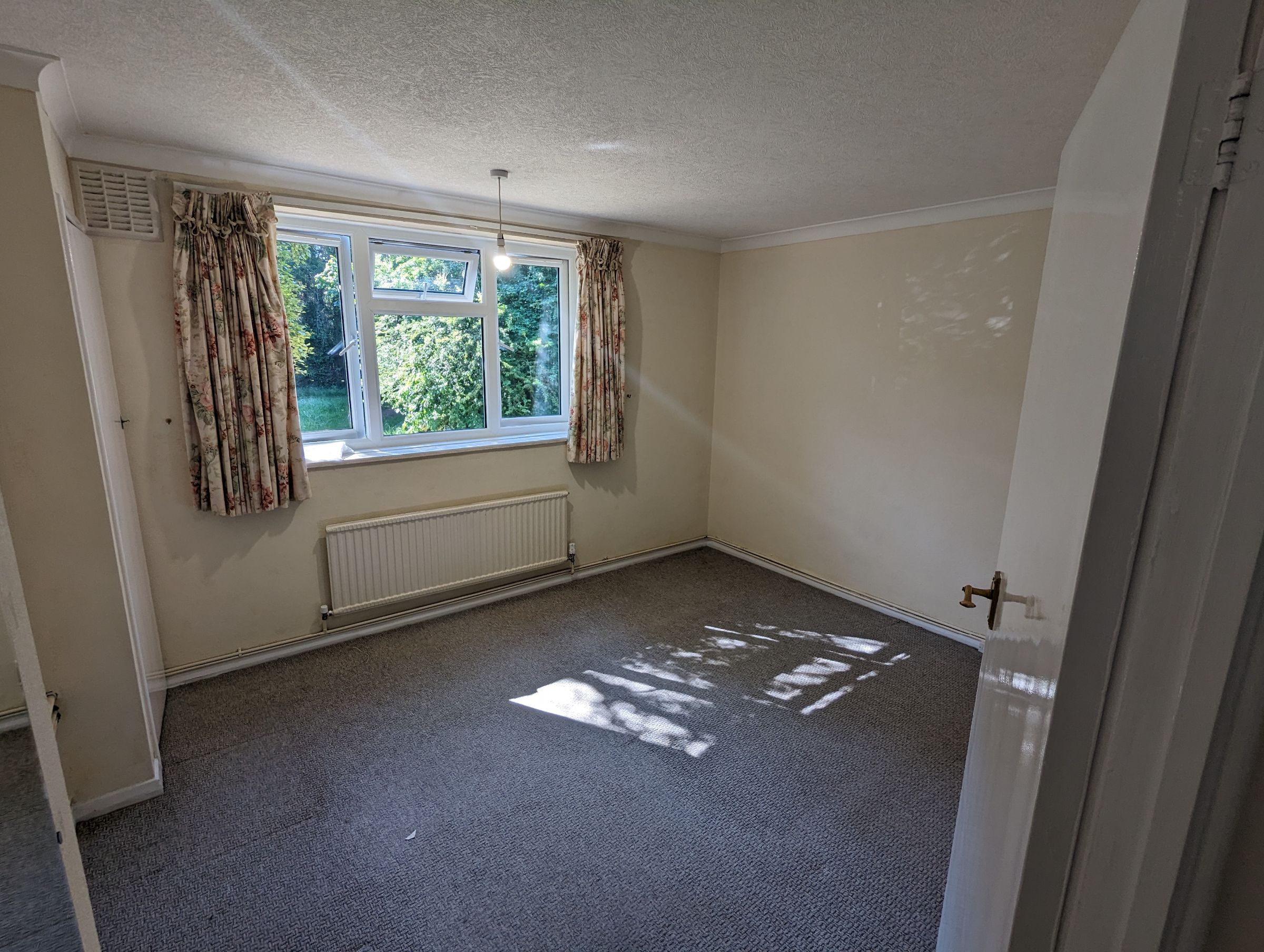2 bed flat to rent in Roselarge Gardens, Bristol 7
