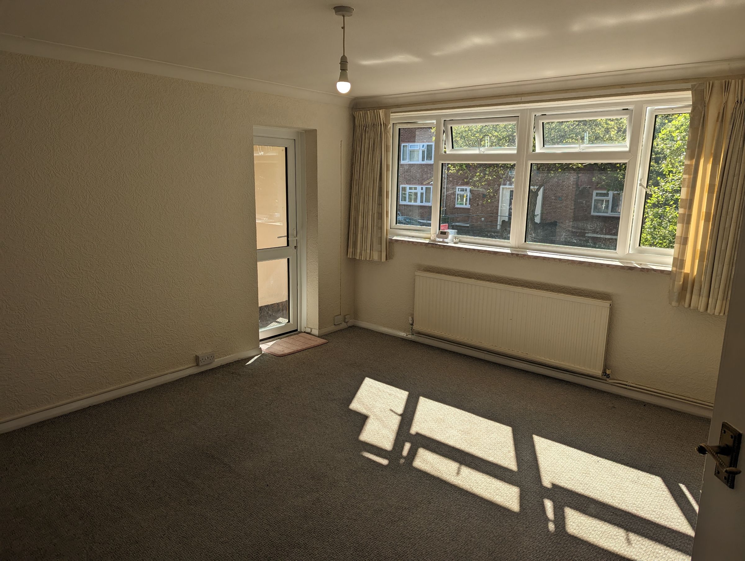 2 bed flat to rent in Roselarge Gardens, Bristol 2