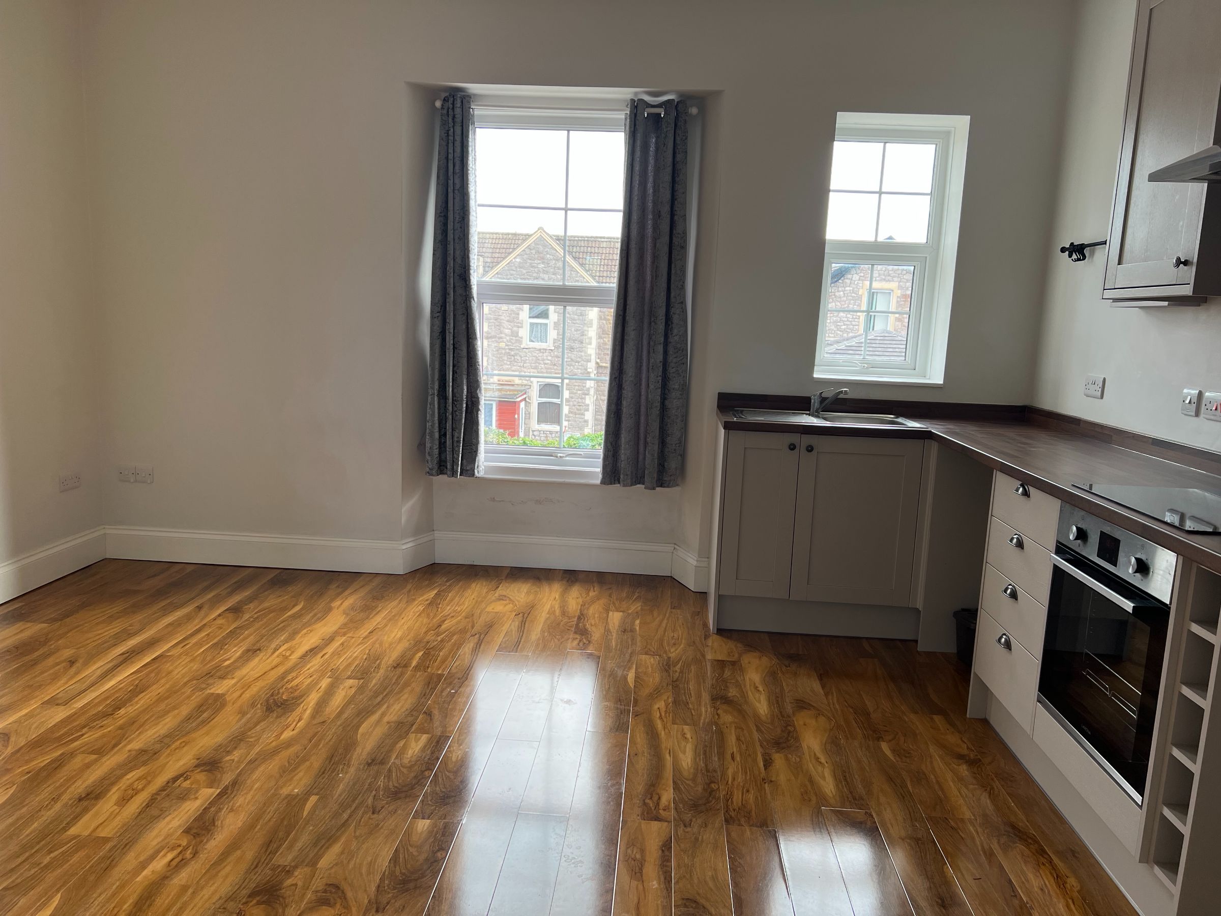 2 bed flat to rent in Apartment, Beaconsfield Road, Weston-super-Mare  - Property Image 3