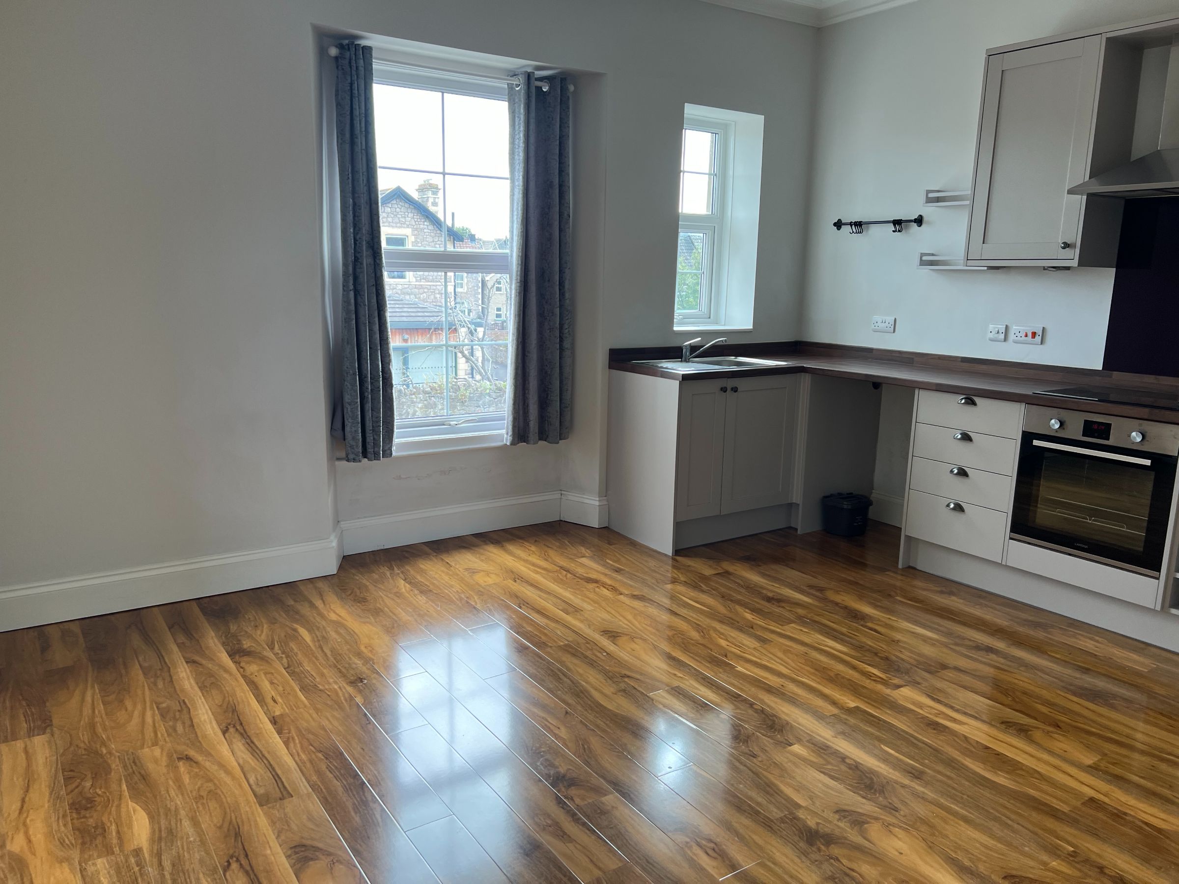 2 bed flat to rent in Apartment, Beaconsfield Road, Weston-super-Mare 3