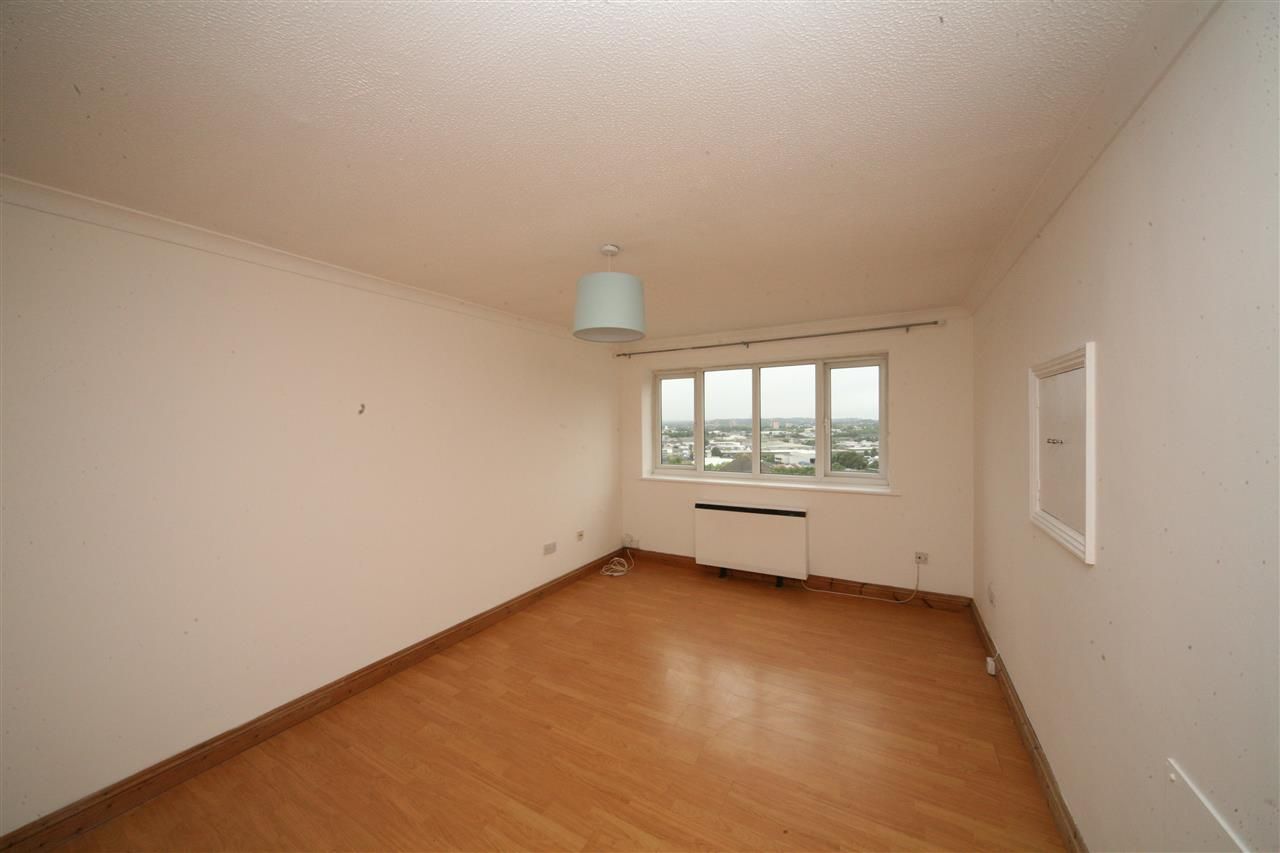 2 bed flat to rent in Winton Street, Bristol, BS4