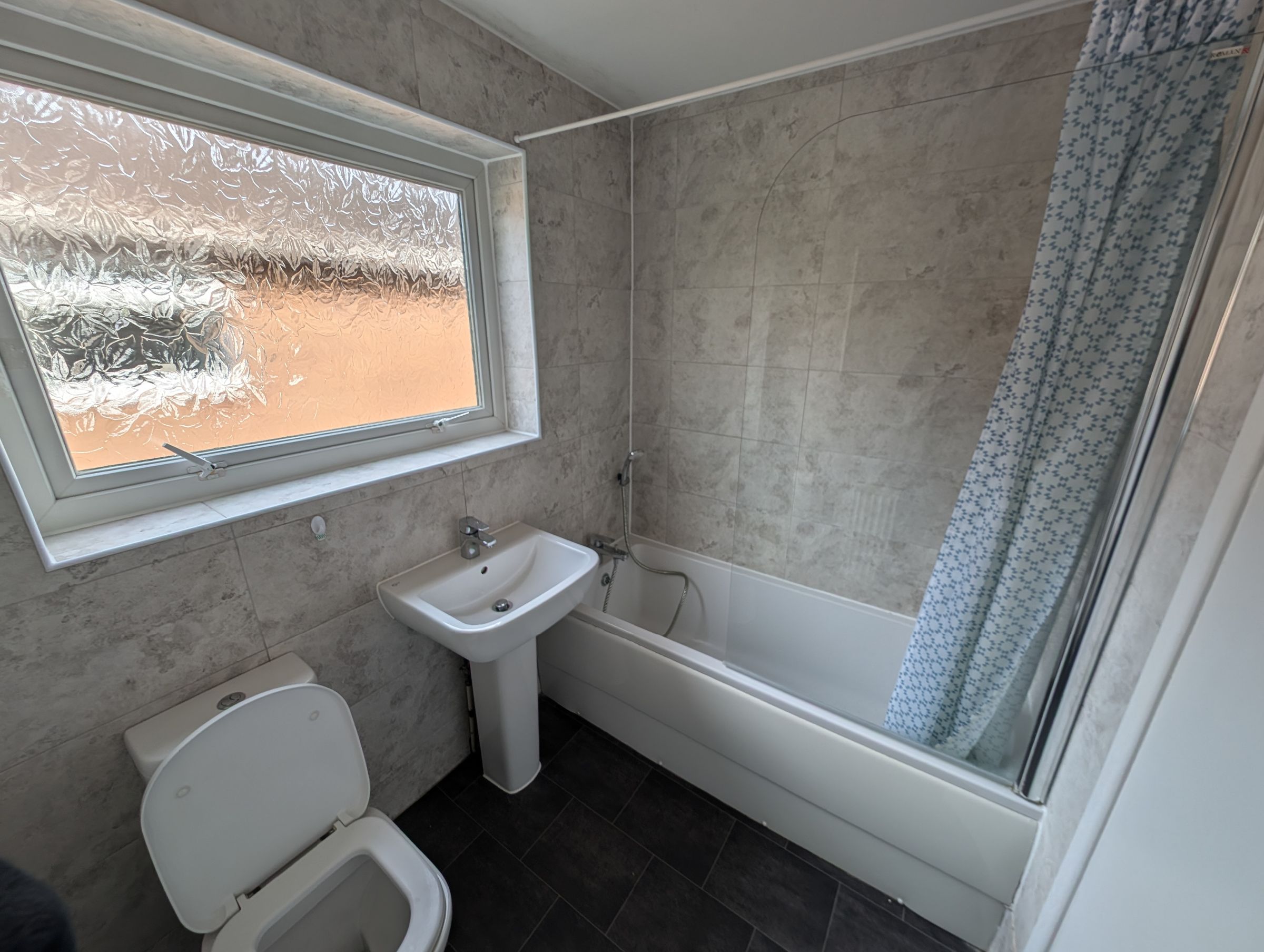 4 bed semi-detached house to rent in Beverley Gardens, Bristol 16