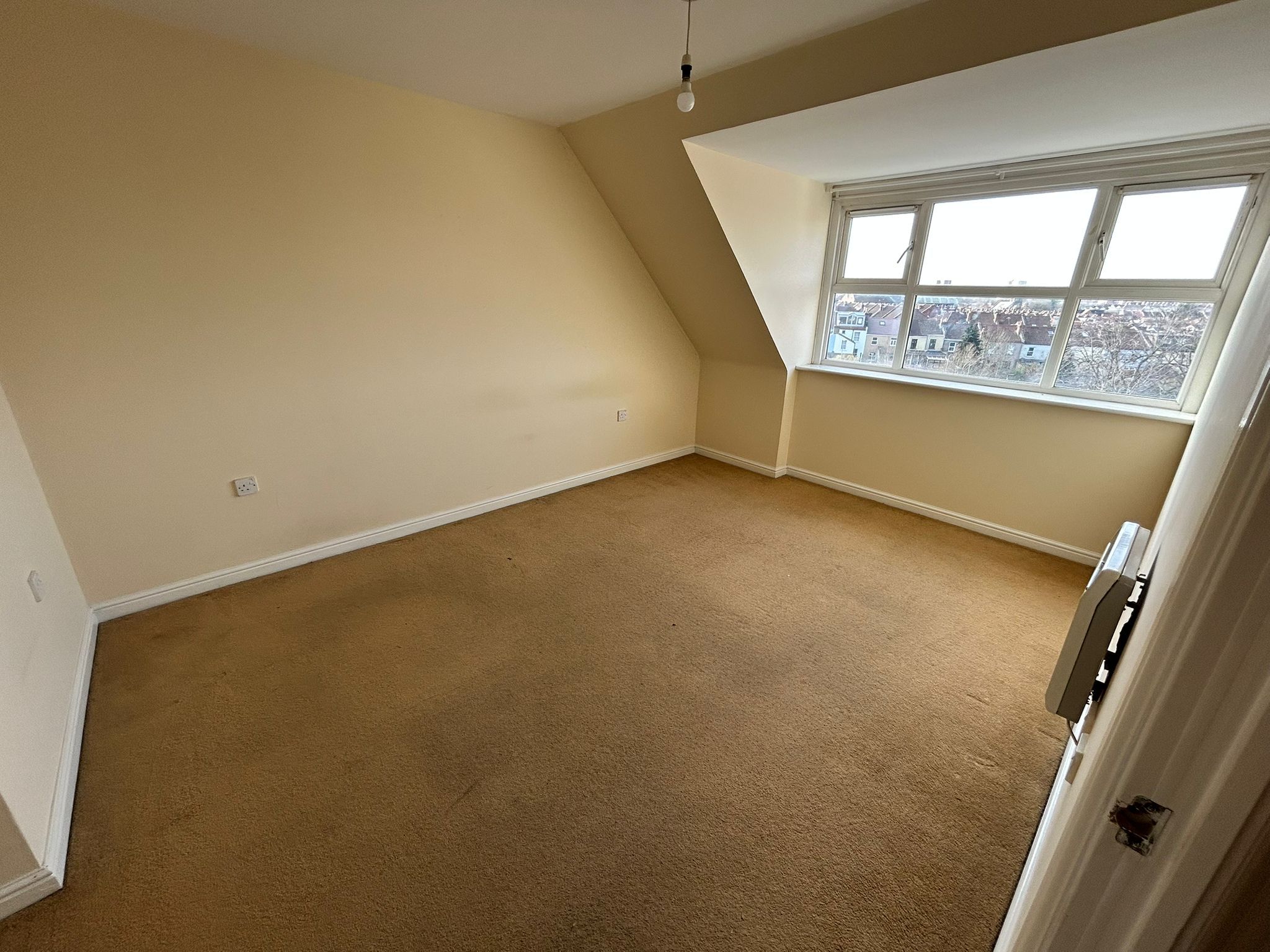 2 bed flat to rent in Fishponds Road, Eastville, Bristol 7