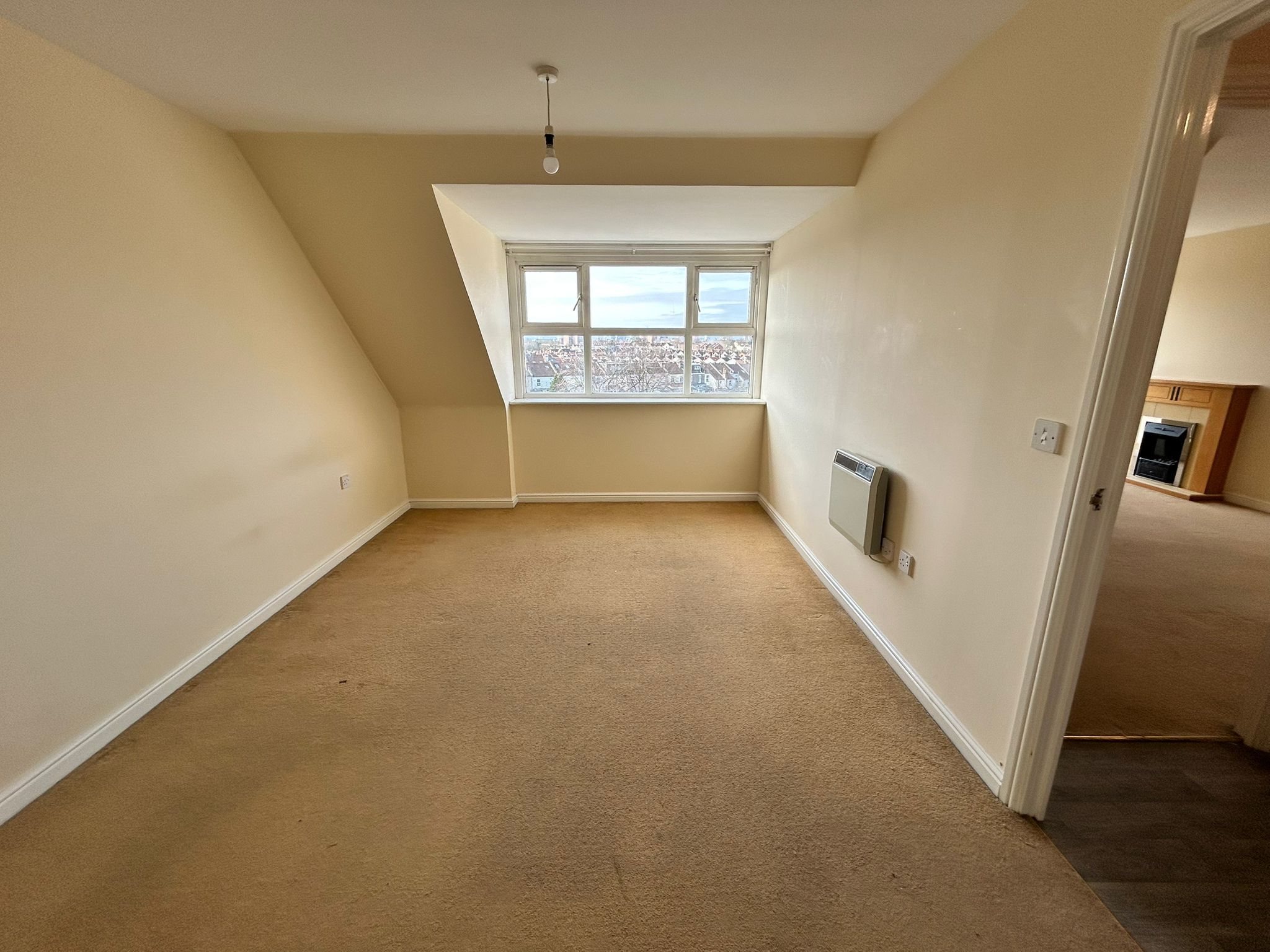2 bed flat to rent in Fishponds Road, Eastville, Bristol 8