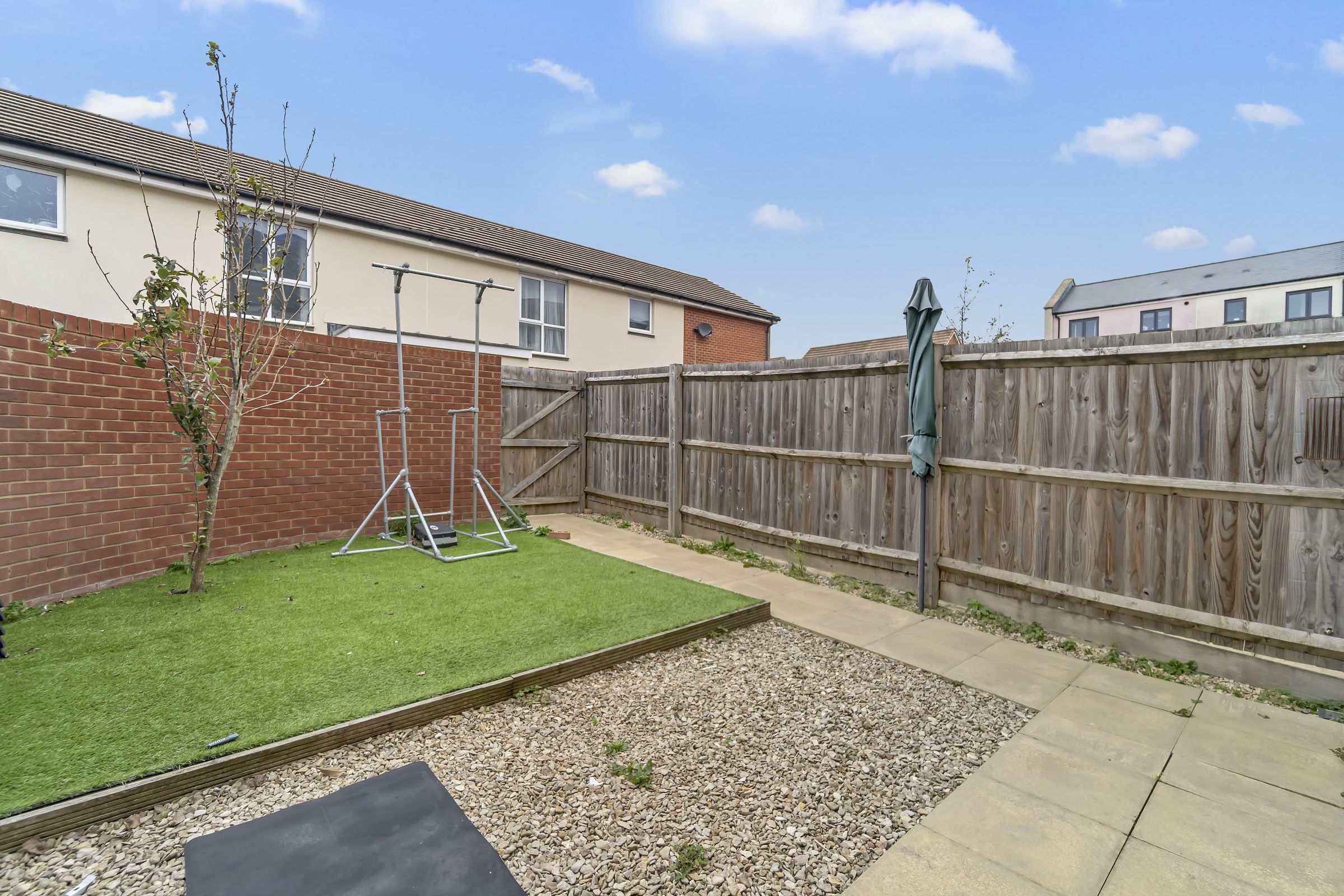 4 bed terraced house to rent in Eighteen Acre Drive, Patchway, Bristol 3