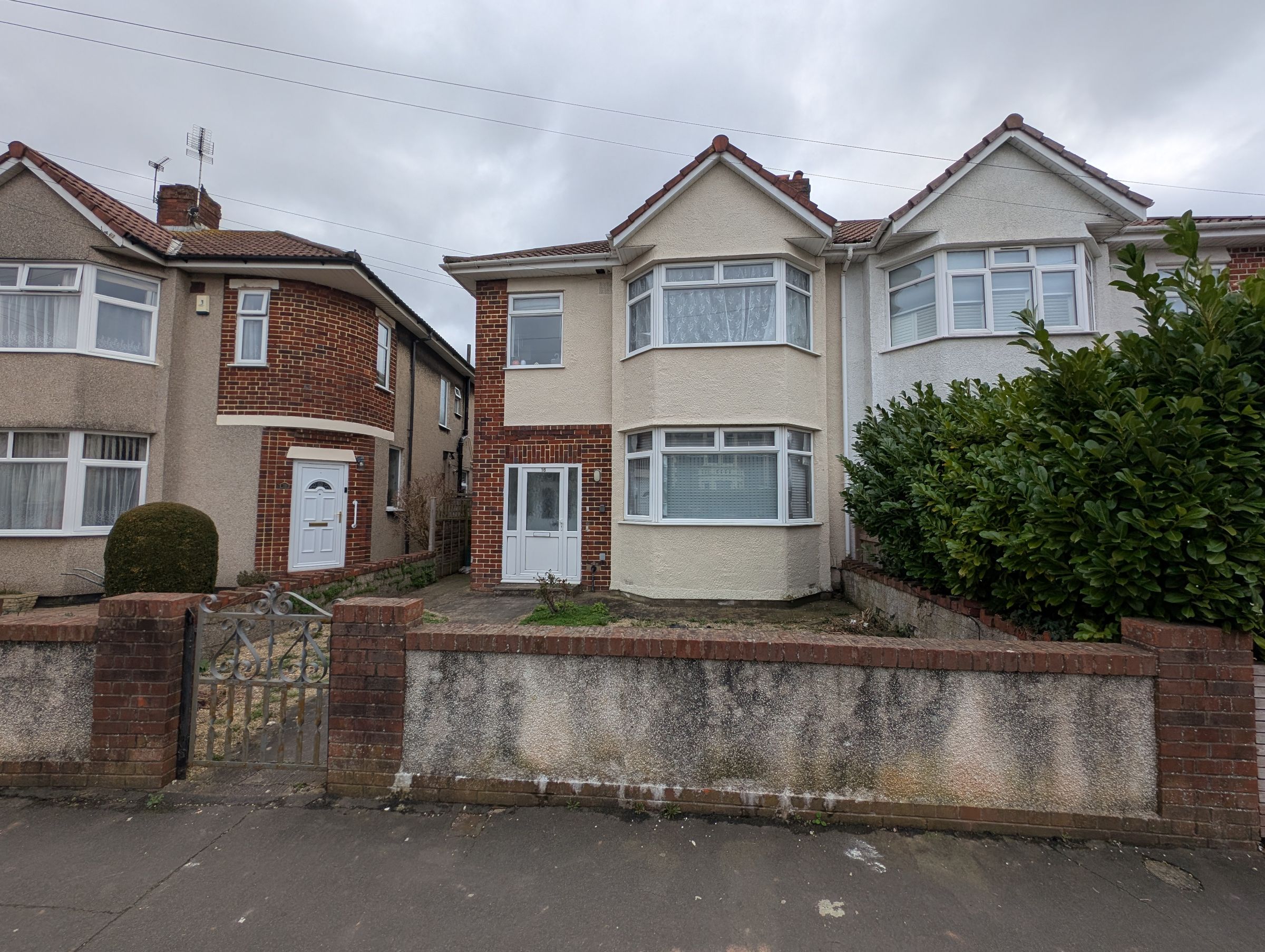 1 bed house share to rent in Back Room, Oldbury Court Road, Fishponds 1